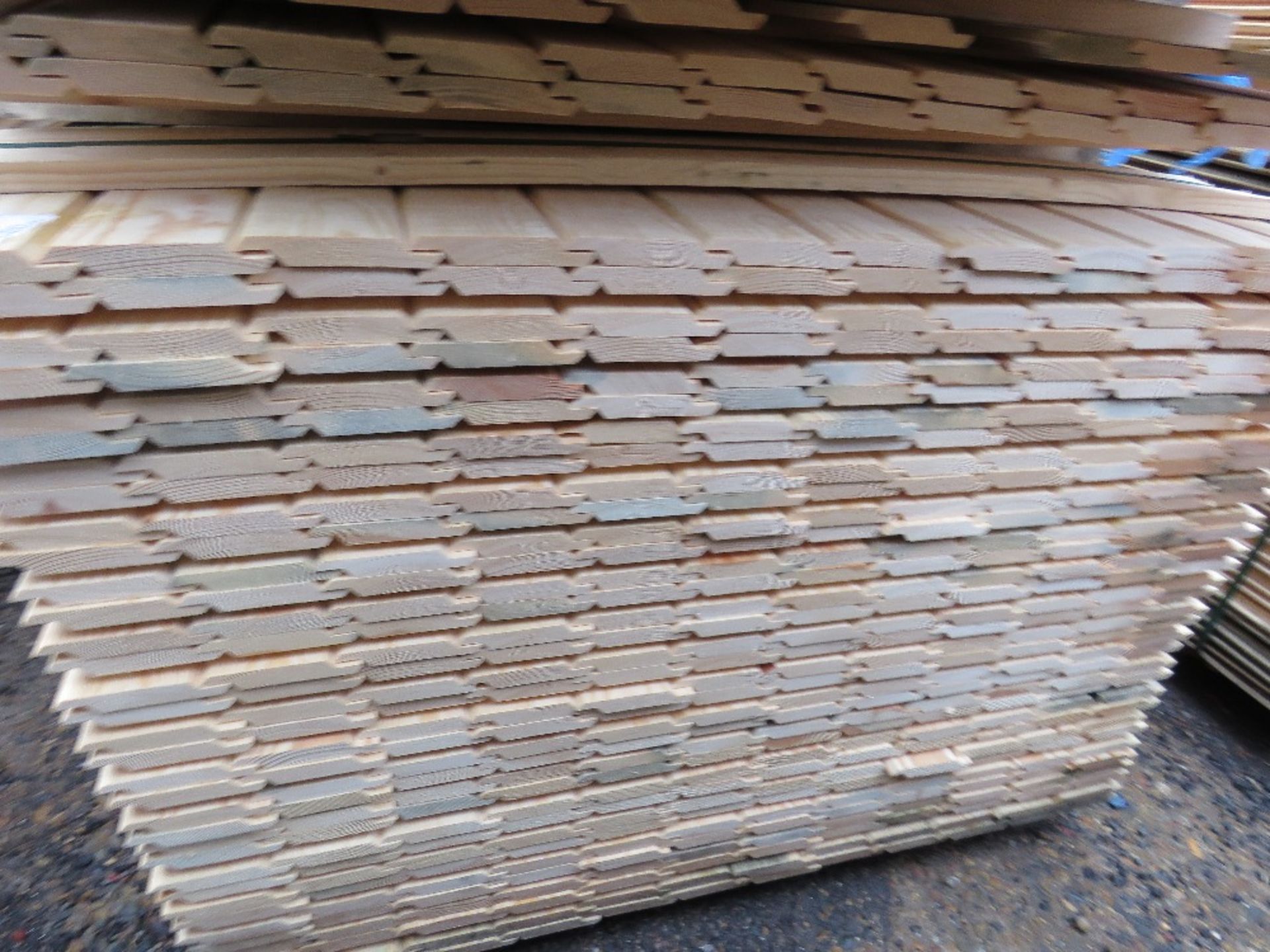 PACK OF UNTREATED SHIPLAP FENCE CLADDING BOARDS. 1.55M X 10CM APPROX. - Image 4 of 5