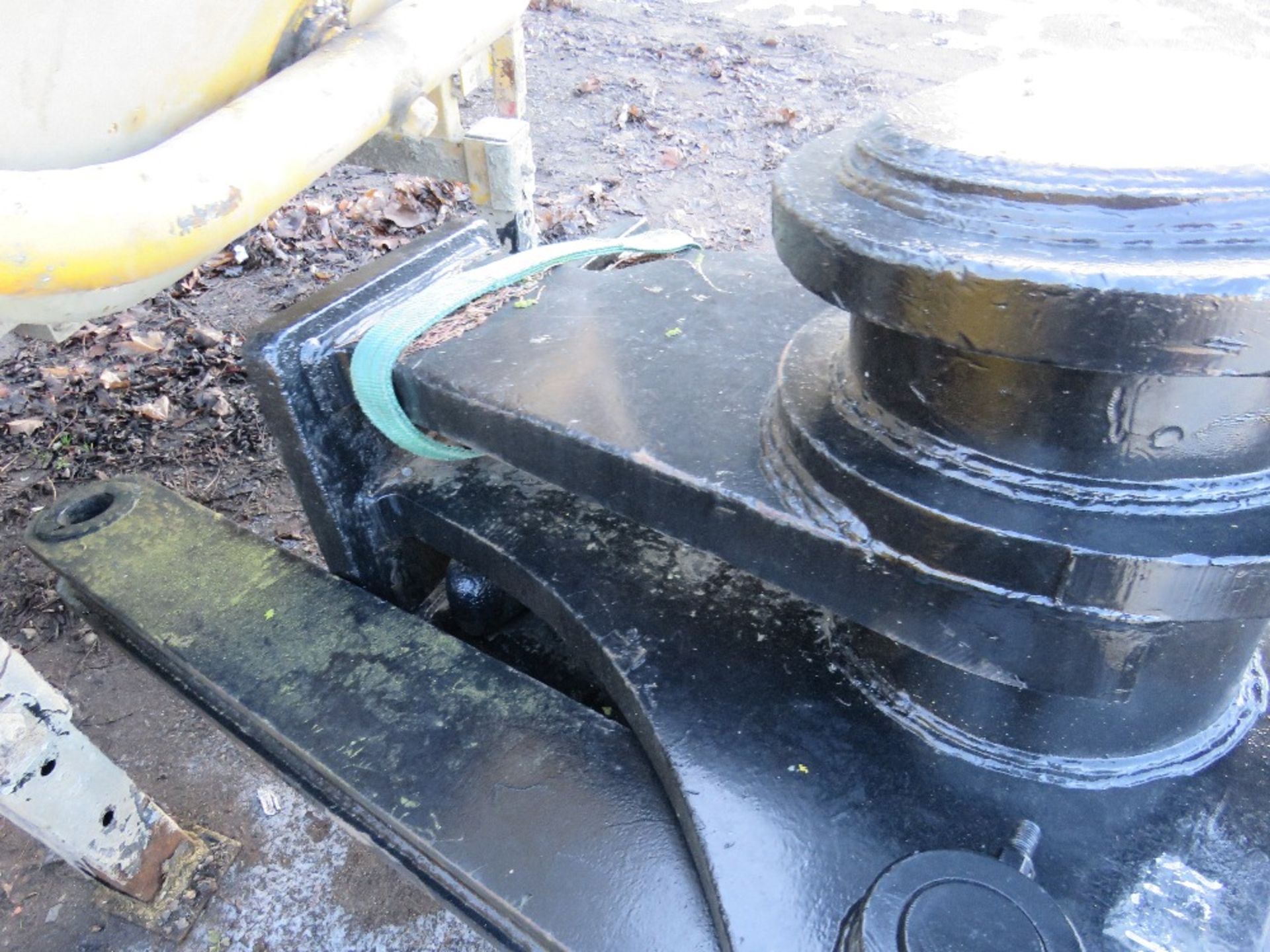 LARGE SIZED MUNCHER JAWS FOR EXCAVATOR ON 90MM PINS. - Image 3 of 4