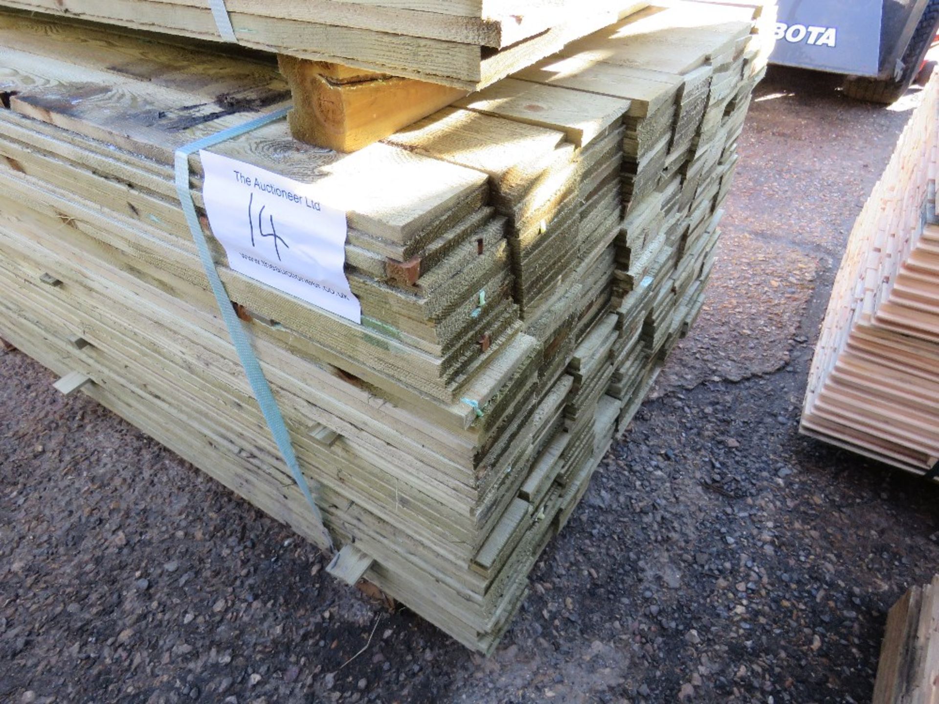 LARGE PACK OF TREATED FEATHER EDGE FENCE CLADDING TIMBERS. 1.5M X 10CM WIDTH APPROX. - Image 2 of 5