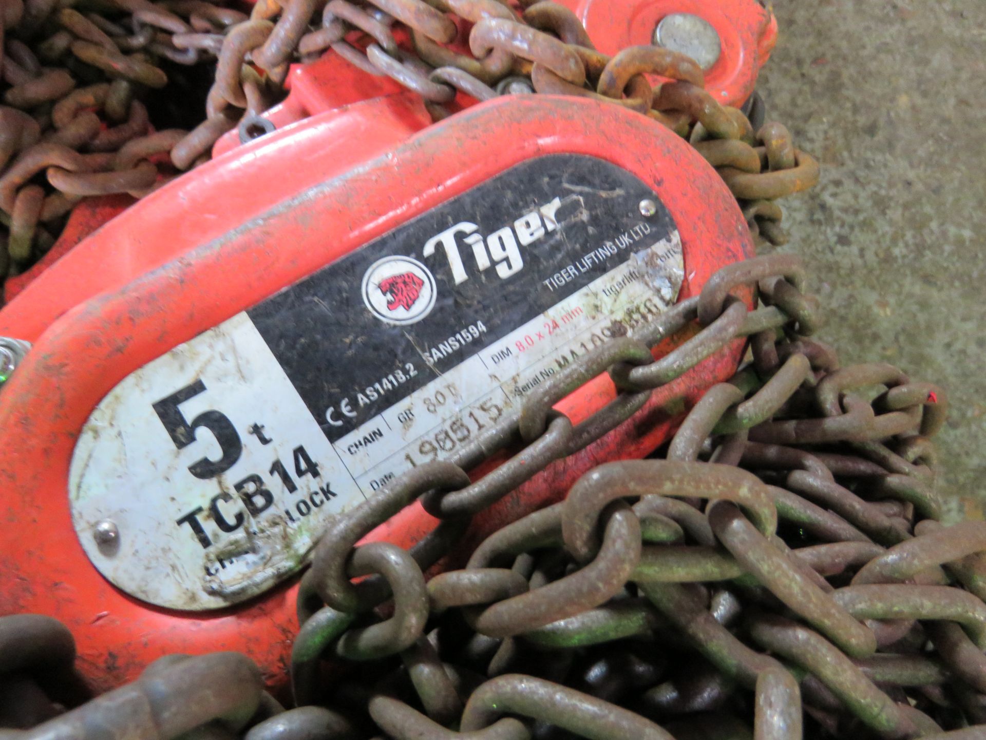 PALLET CONTAINING 3 X 5 TONNE RATED CHAIN HOIST BLOCK AND TACKLES. - Image 3 of 4