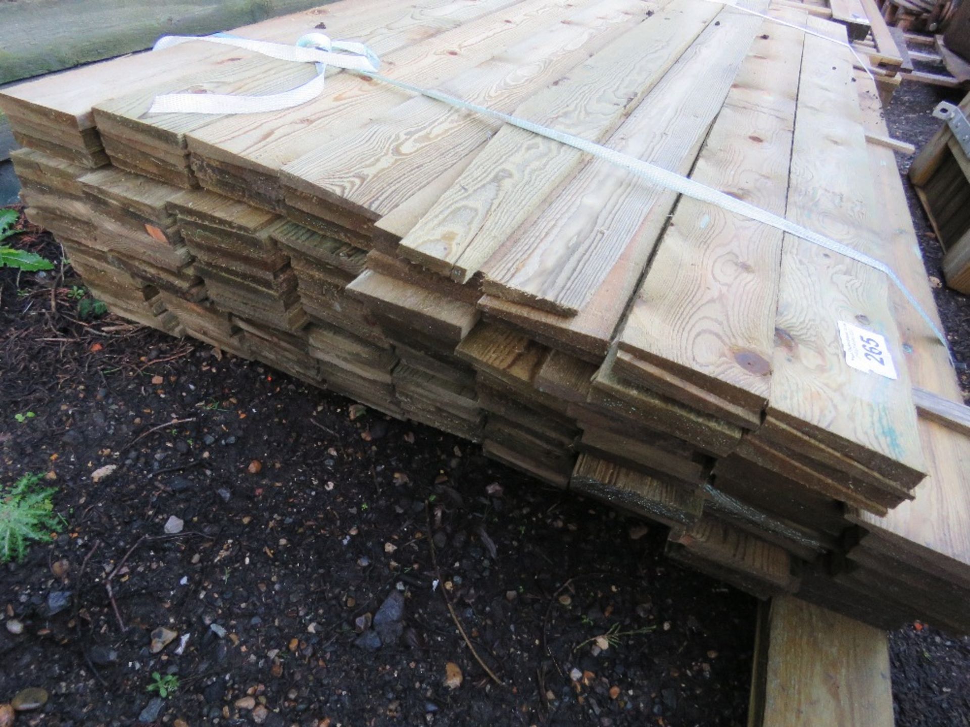 SMALL PACK OF FEATHER EDGE TIMBER CLADDING BOARDS, 1.8 M X 10.5CM APPROX - Image 2 of 3