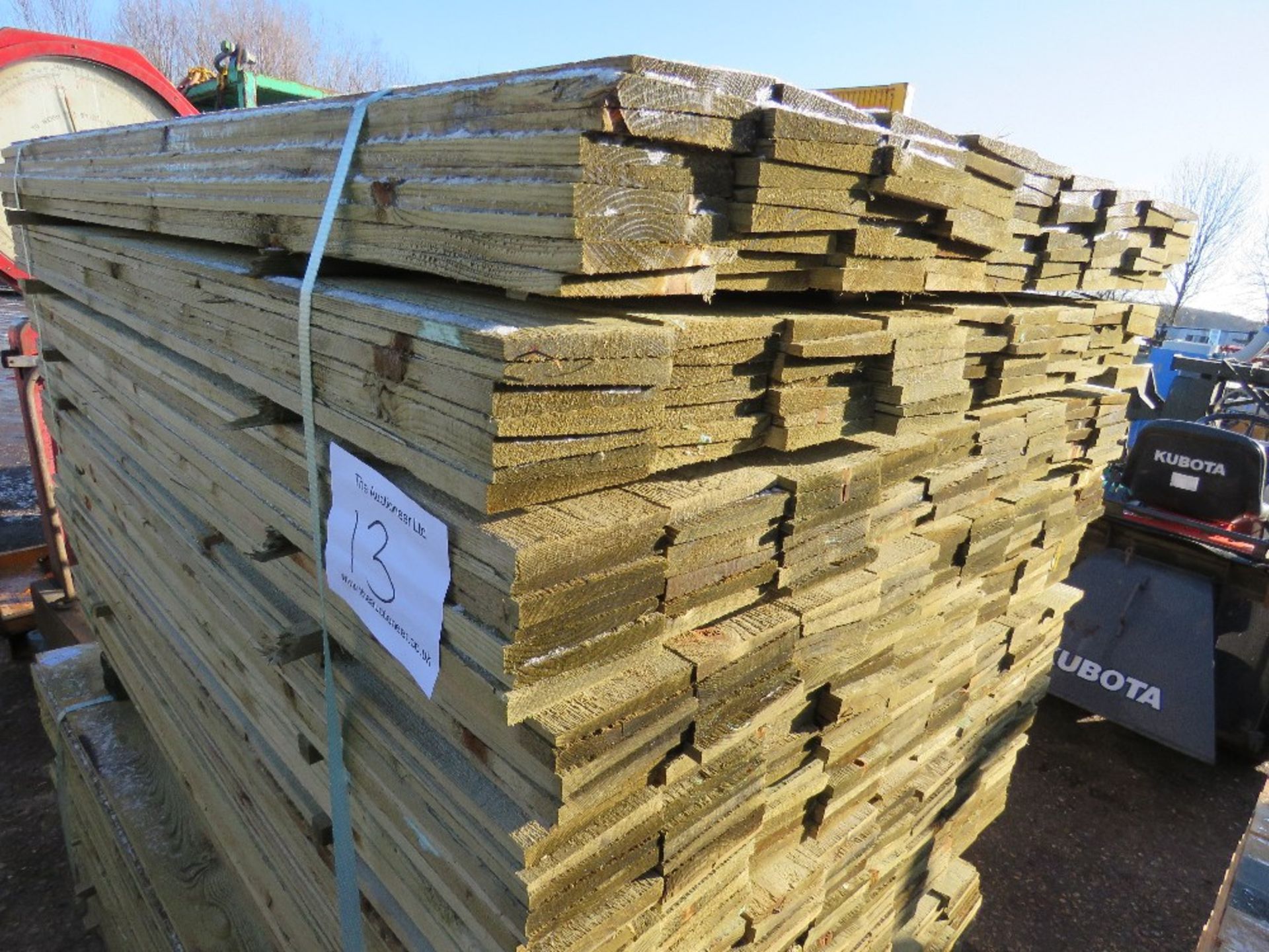 EXTRA LARGE PACK OF TREATED FEATHER EDGE FENCE CLADDING TIMBERS. 1.5M X 10CM WIDTH APPROX.
