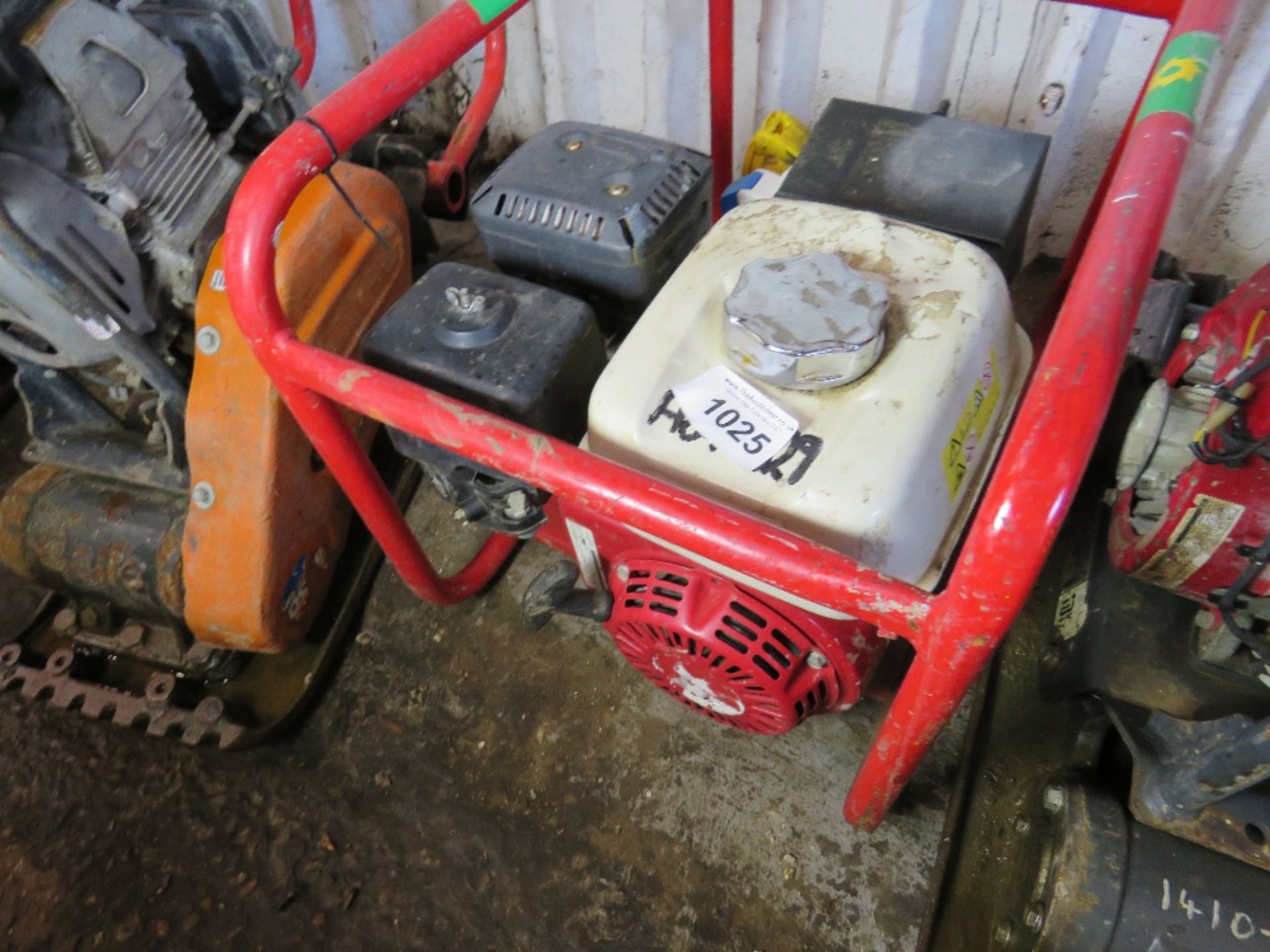 HONDA ENGINED DUAL VOLTAGE GENERATOR.