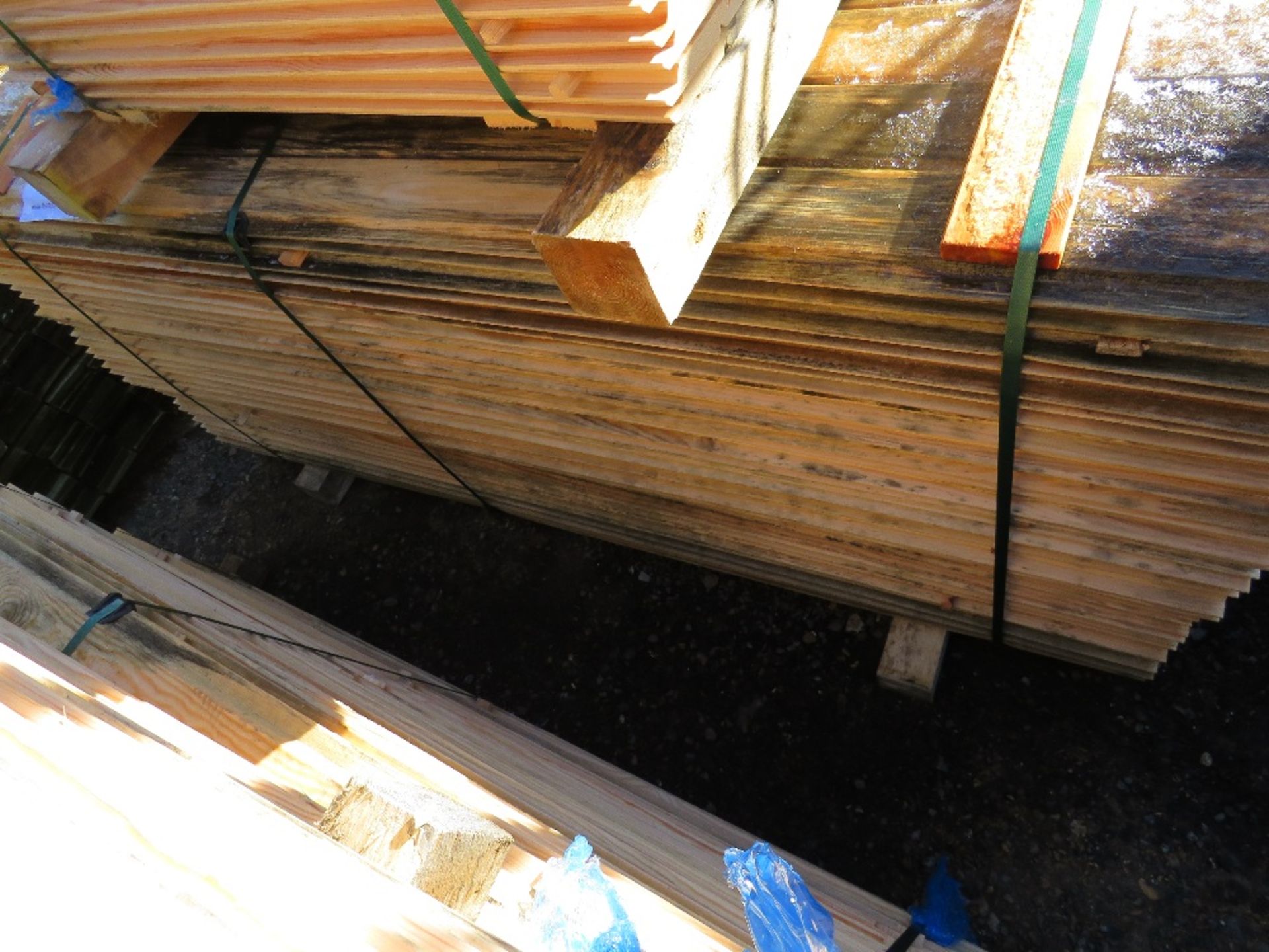 PACK OF UNTREATED SHIPLAP FENCE CLADDING BOARDS. 1.731M X 10CM APPROX. - Image 2 of 5