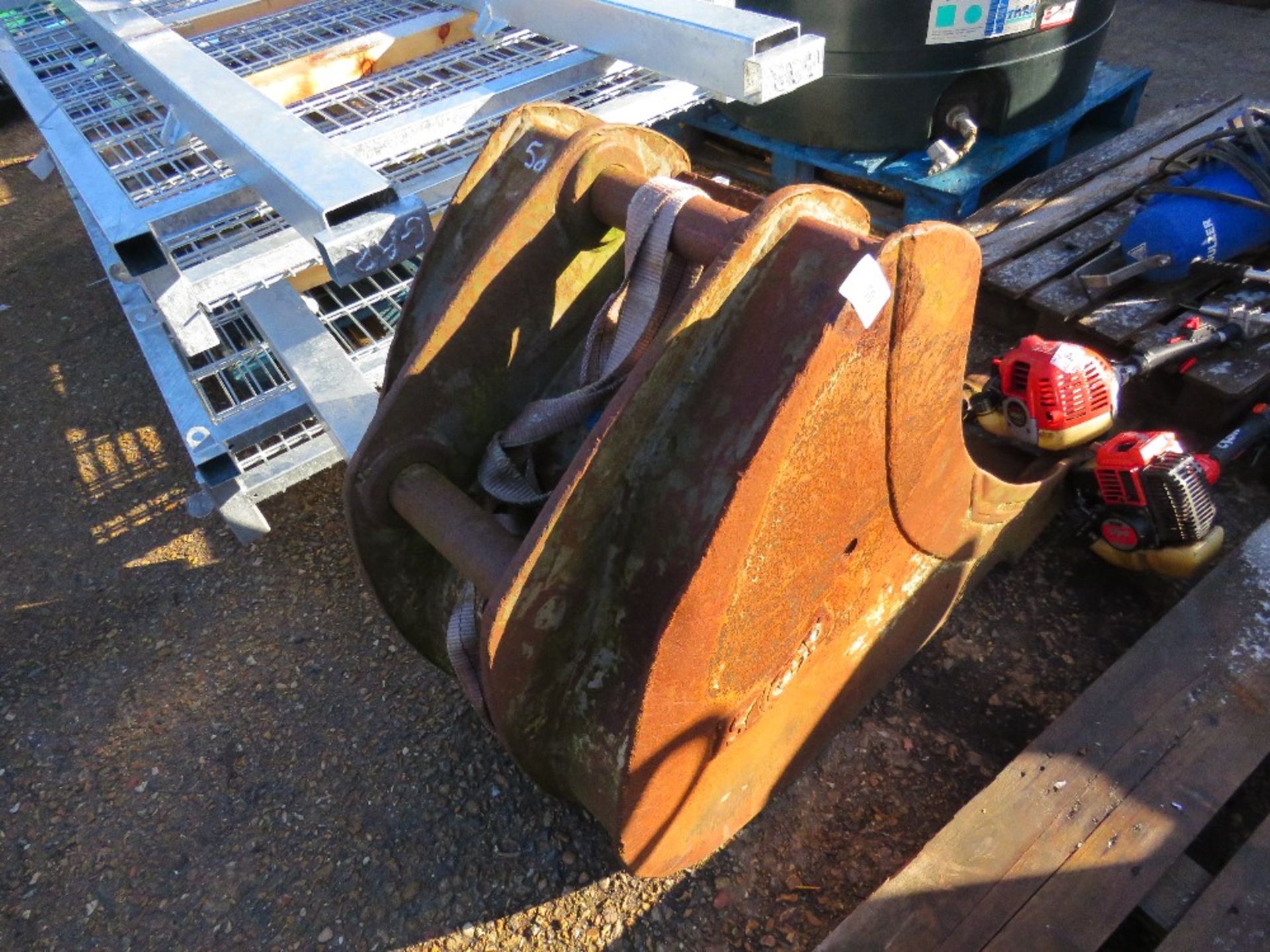 EXCAVATOR BUCKET, 2FT WIDTH APPROX.