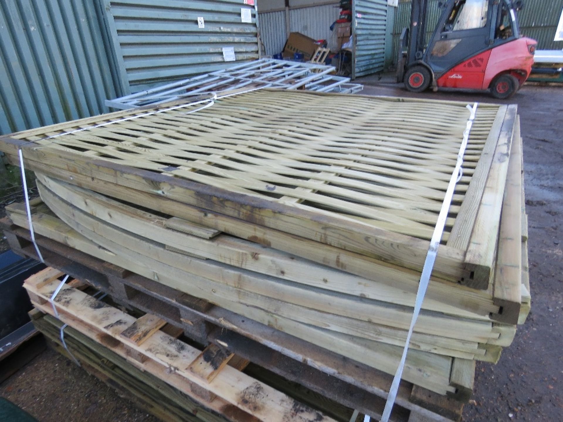 STACK OF 13 X APPROX ASSORTED WOODEN FENCE PANELS. - Image 5 of 5