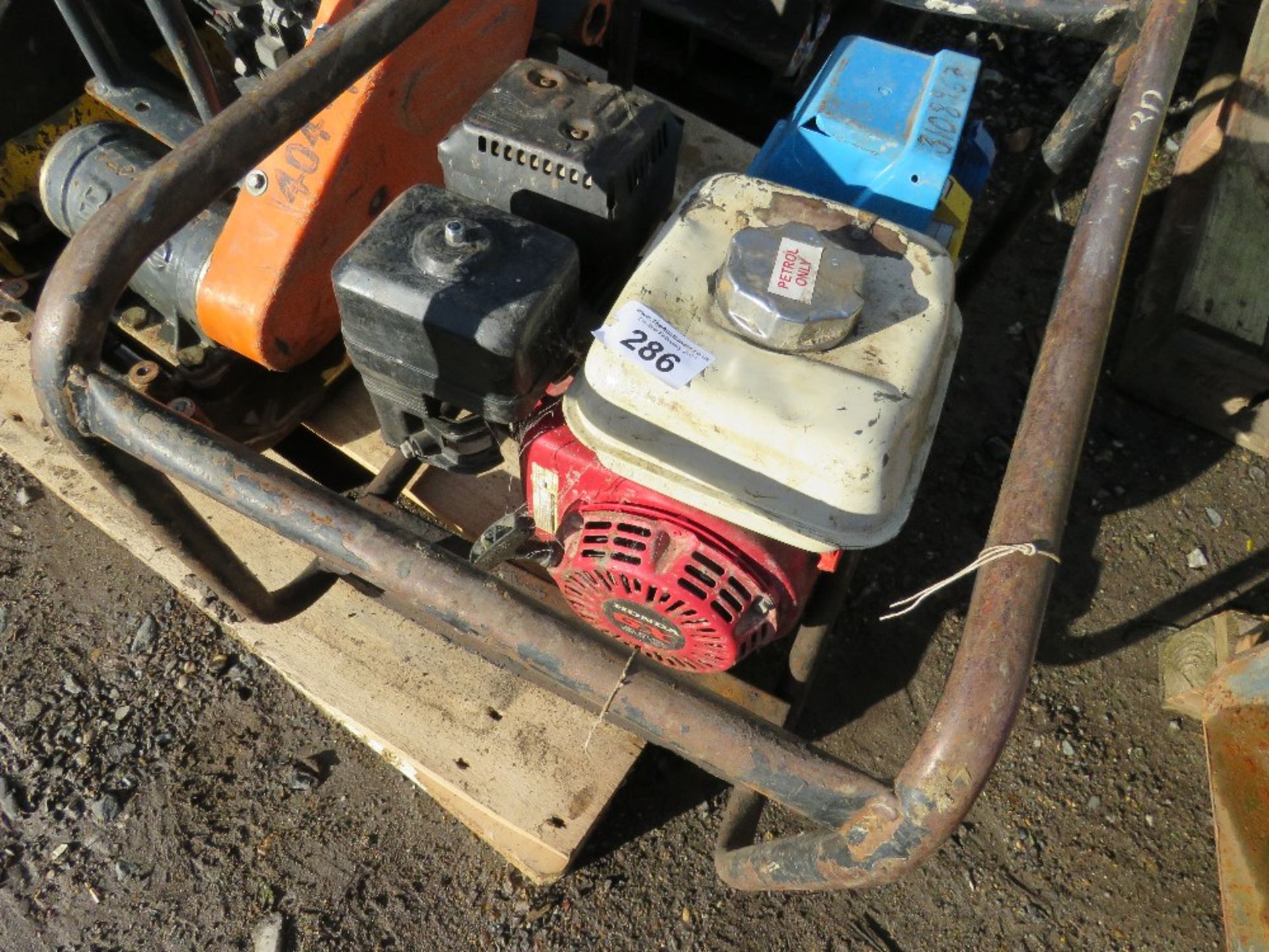 STEPHILL PETROL GENERATOR, FRAME IS LOOSE. - Image 2 of 3