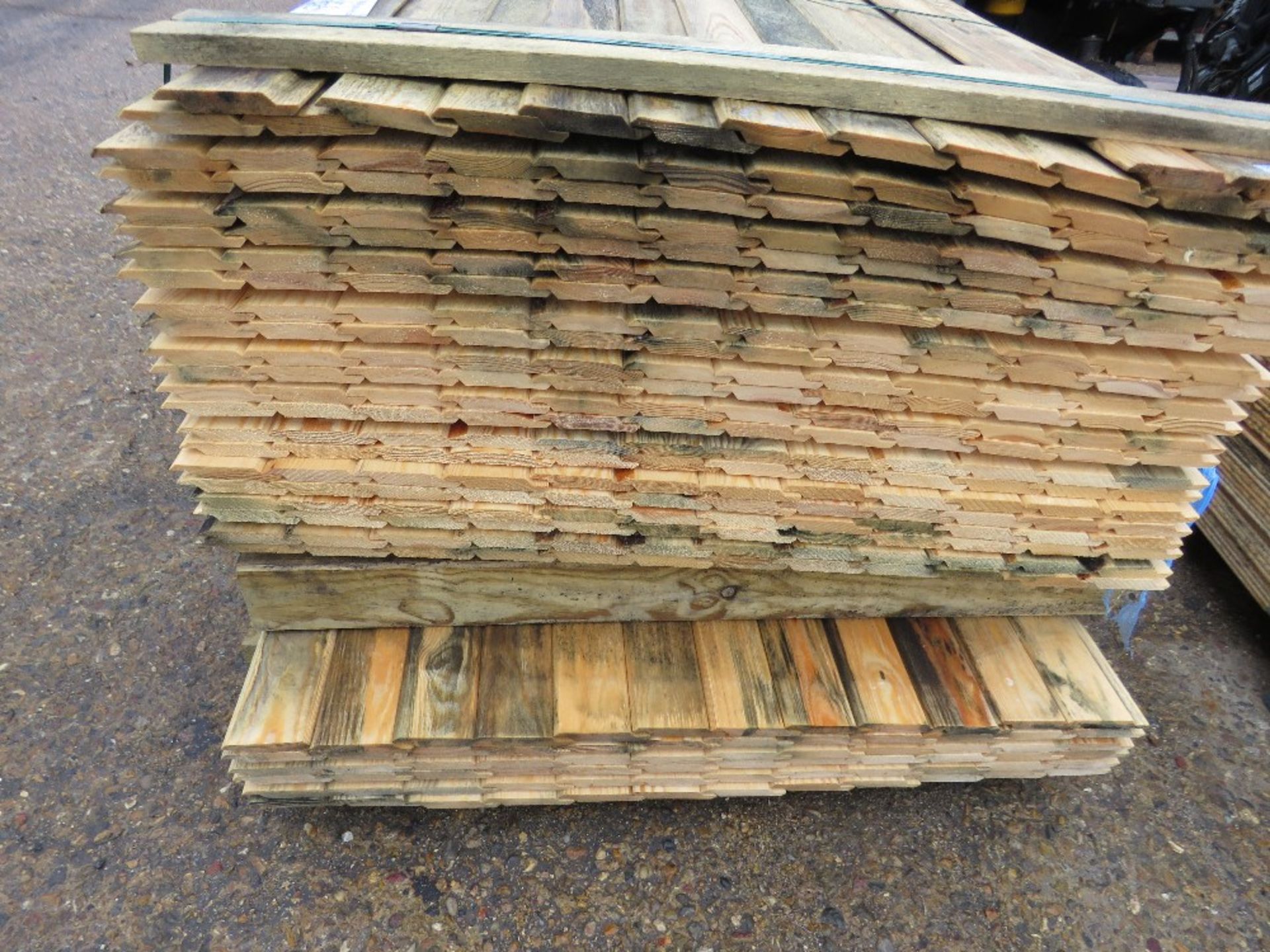 2X PACKS OF UNTREATED SHIPLAP TIMBER FENCE CLADDING. 1.43M -1.73M LENGTH X 10CM WIDTH APPROX. - Image 4 of 5