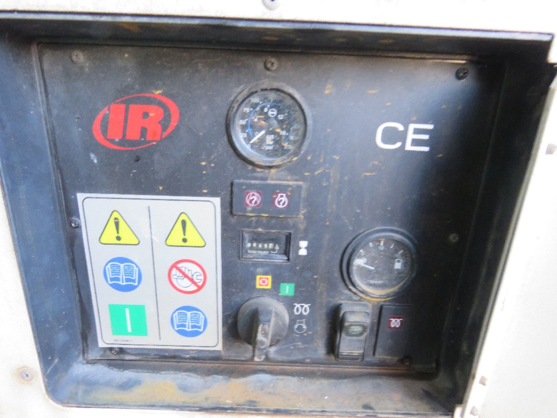 INGERSOLL RAND 8.6 BAR RATED COMPRESSOR. JOHN DEERE ENGINE. YEAR 2004. MODEL: R1300F7170. DIRECT FRO - Image 6 of 8