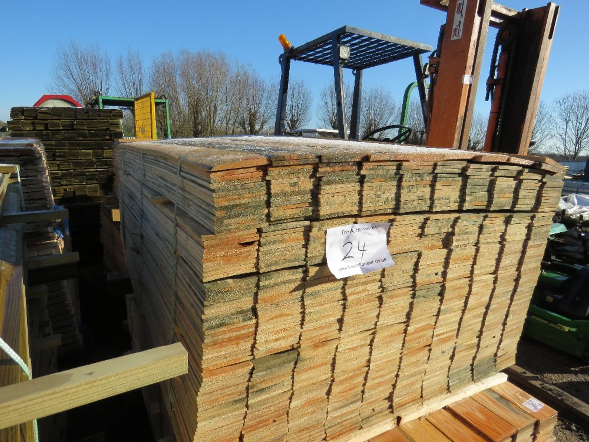 PACK OF UNTREATED MACHINED FLAT FENCE CLADDING BOARDS. 1.44M X 10CM APPROX. - Image 2 of 6