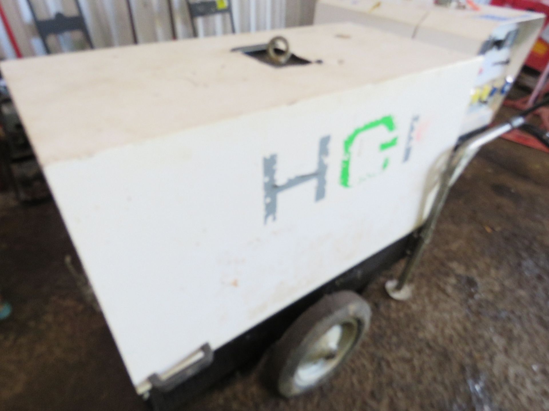 HGI 6KVA BARROW GENERATOR. 1870 REC HOURS. WHEN TESTED WAS SEEN TO RUN AND MAKE POWER. - Image 2 of 6