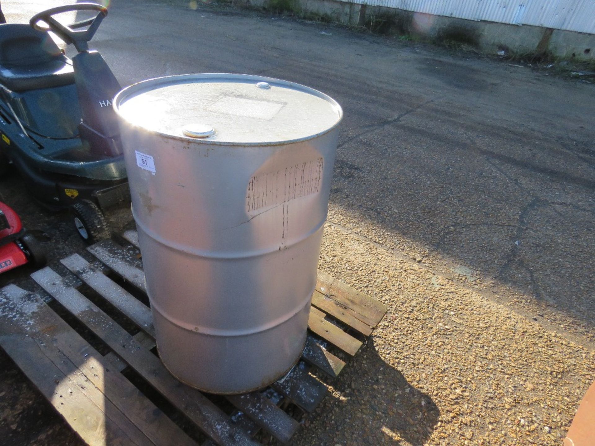 200 LITRE DRUM OF HDX15-40 ENGINE OIL.