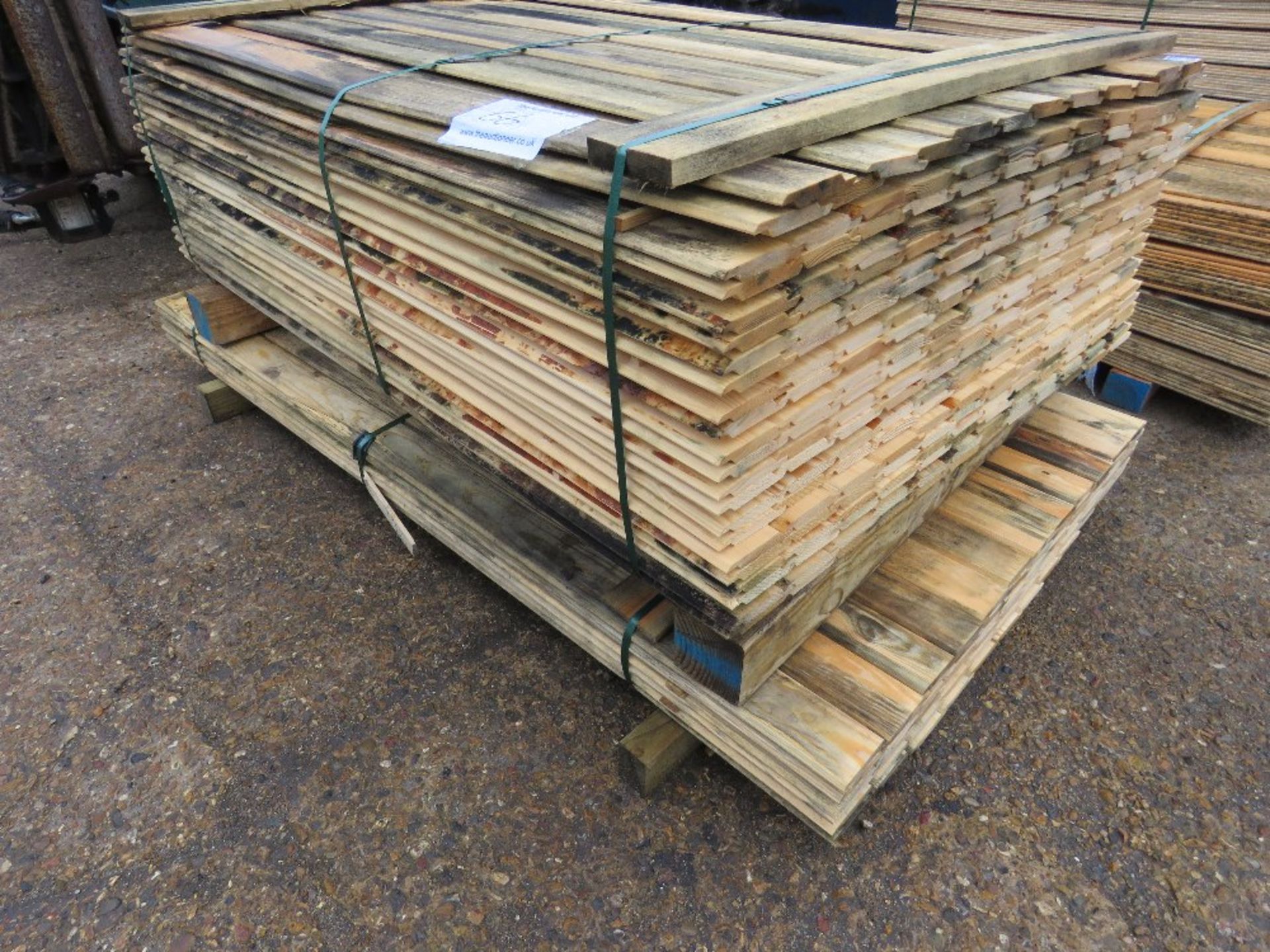 2X PACKS OF UNTREATED SHIPLAP TIMBER FENCE CLADDING. 1.43M -1.73M LENGTH X 10CM WIDTH APPROX. - Image 3 of 5