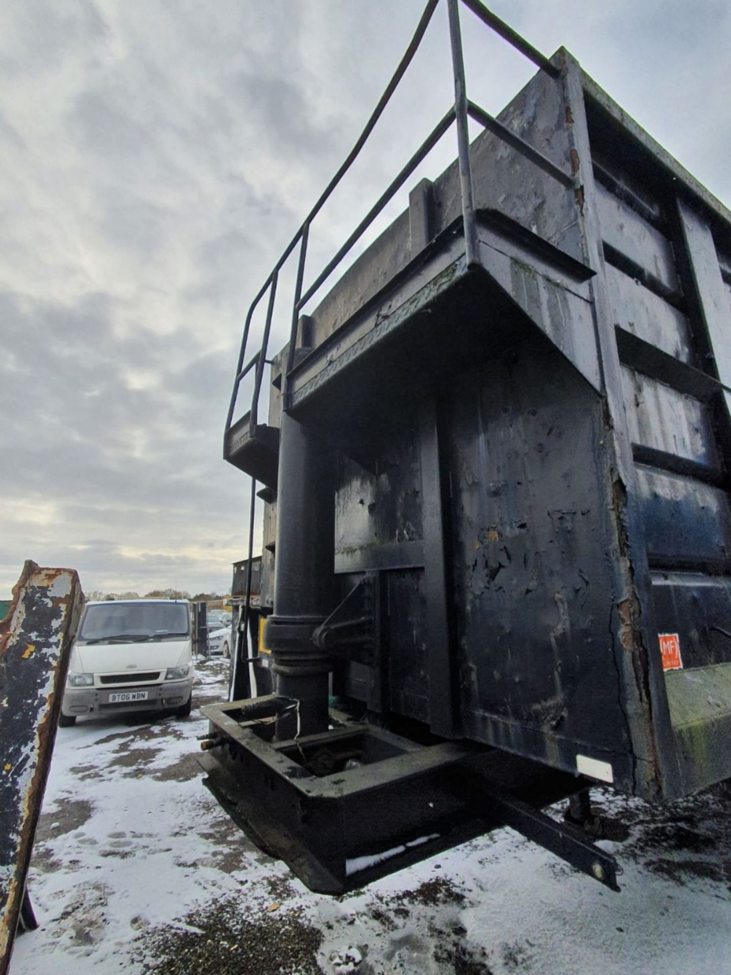 WEIGHTLIFTER 3STT TRIAXLED SCRAP SPEC TIPPING ARTIC TRAILER. YEAR 1987 BUILD. TEST EXPIRED. 34,500KG - Image 2 of 6