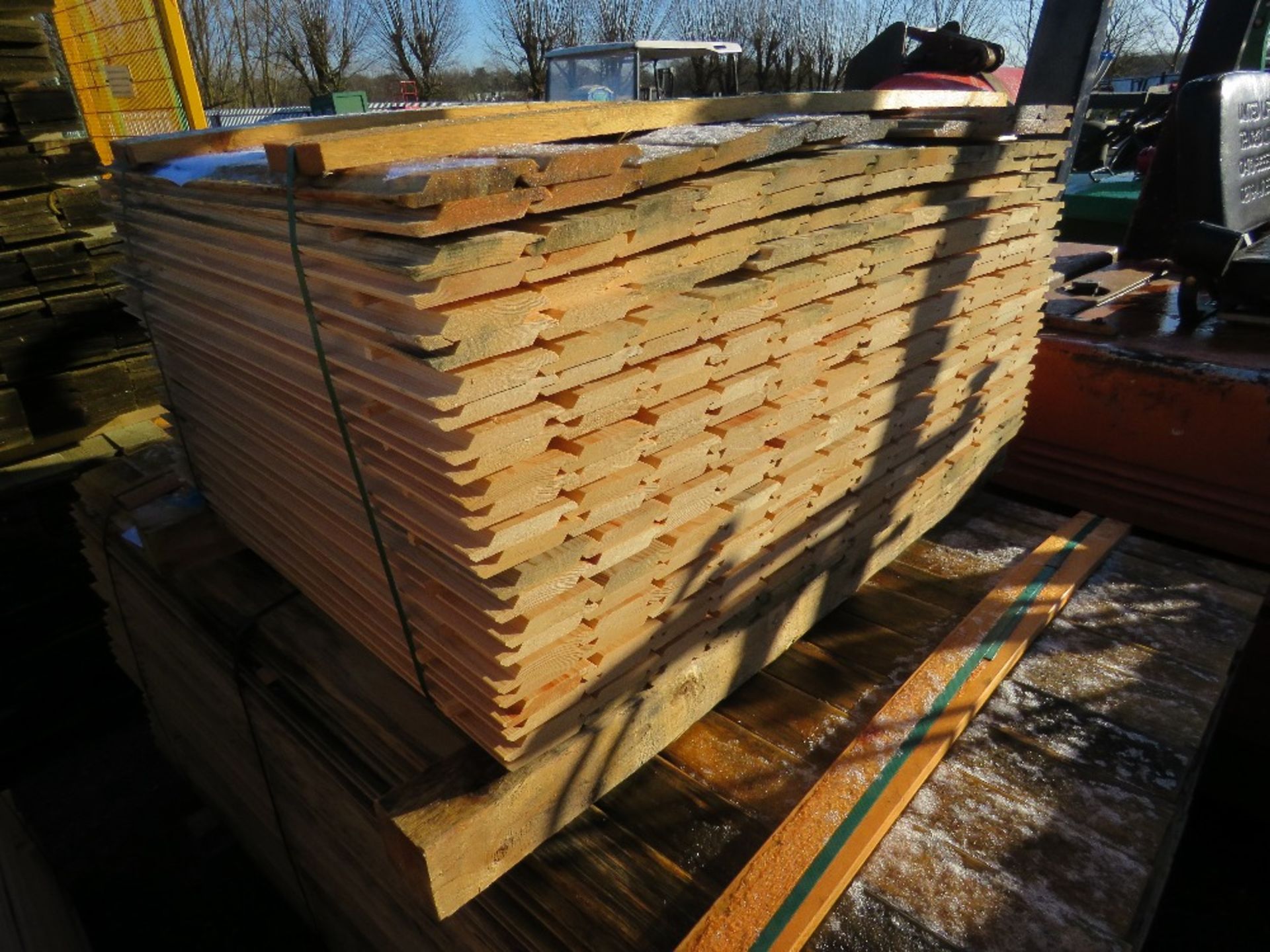 SMALL PACK OF UNTREATED SHIPLAP FENCE CLADDING BOARDS. 0.81M X 10CM APPROX.