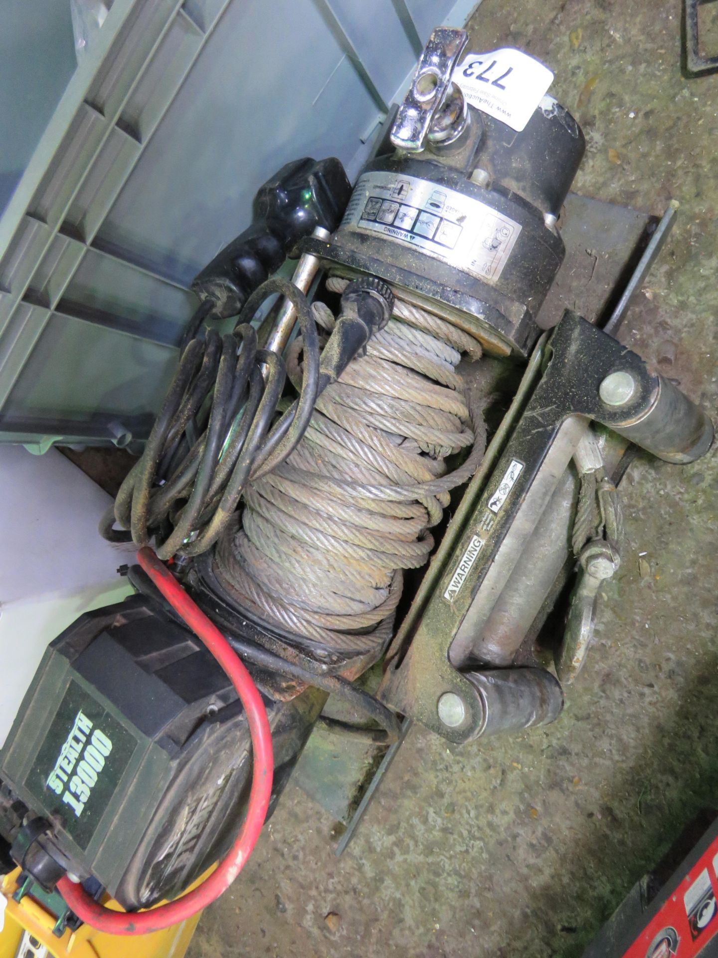 STEALTH 1300 ELECTRIC WINCH WITH REMOTE CONTROL LEAD.