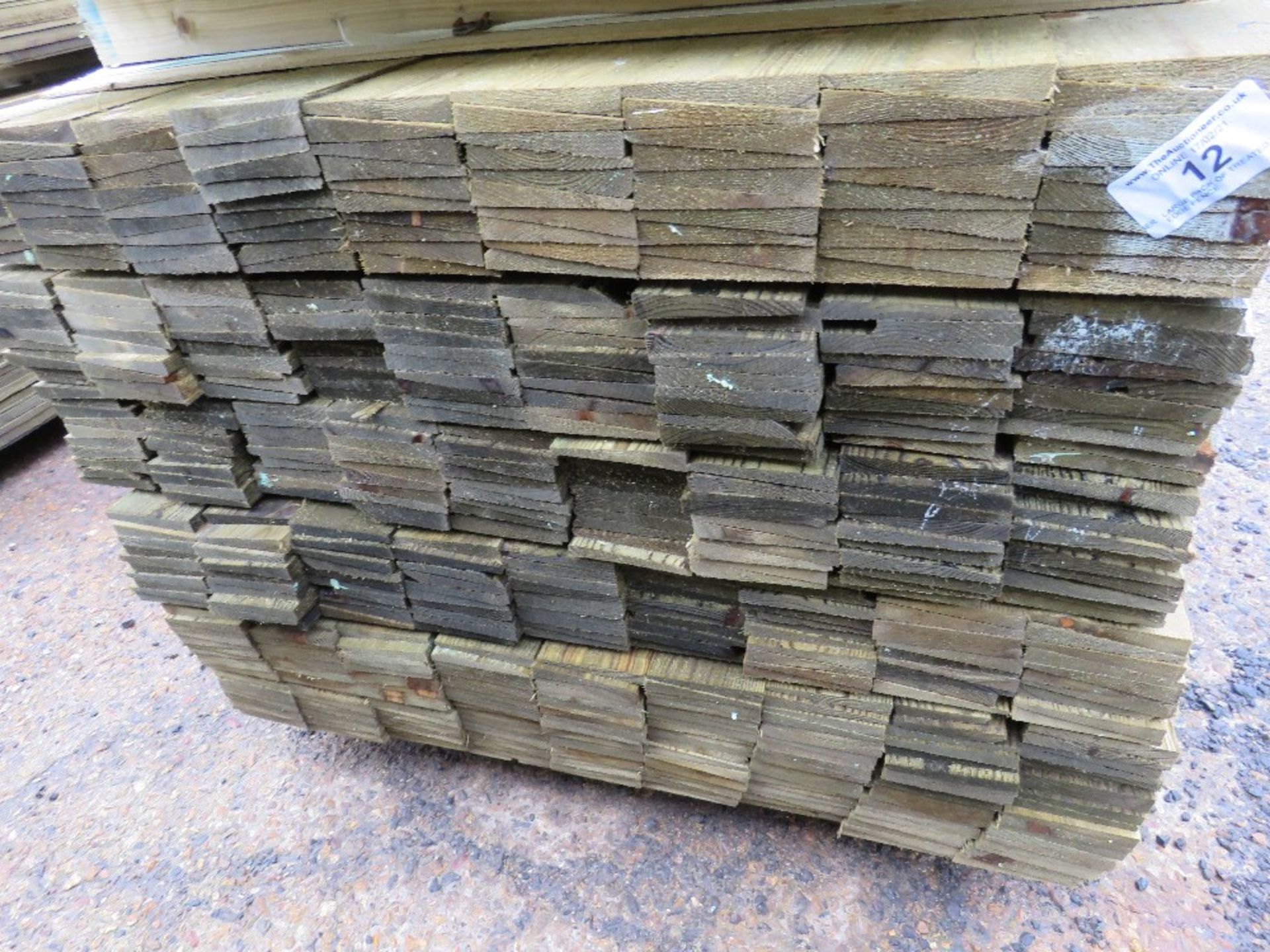 LARGE PACK OF TREATED FEATHER EDGE FENCE CLADDING TIMBERS. 1.8M X 10CM WIDTH APPROX. - Image 3 of 5