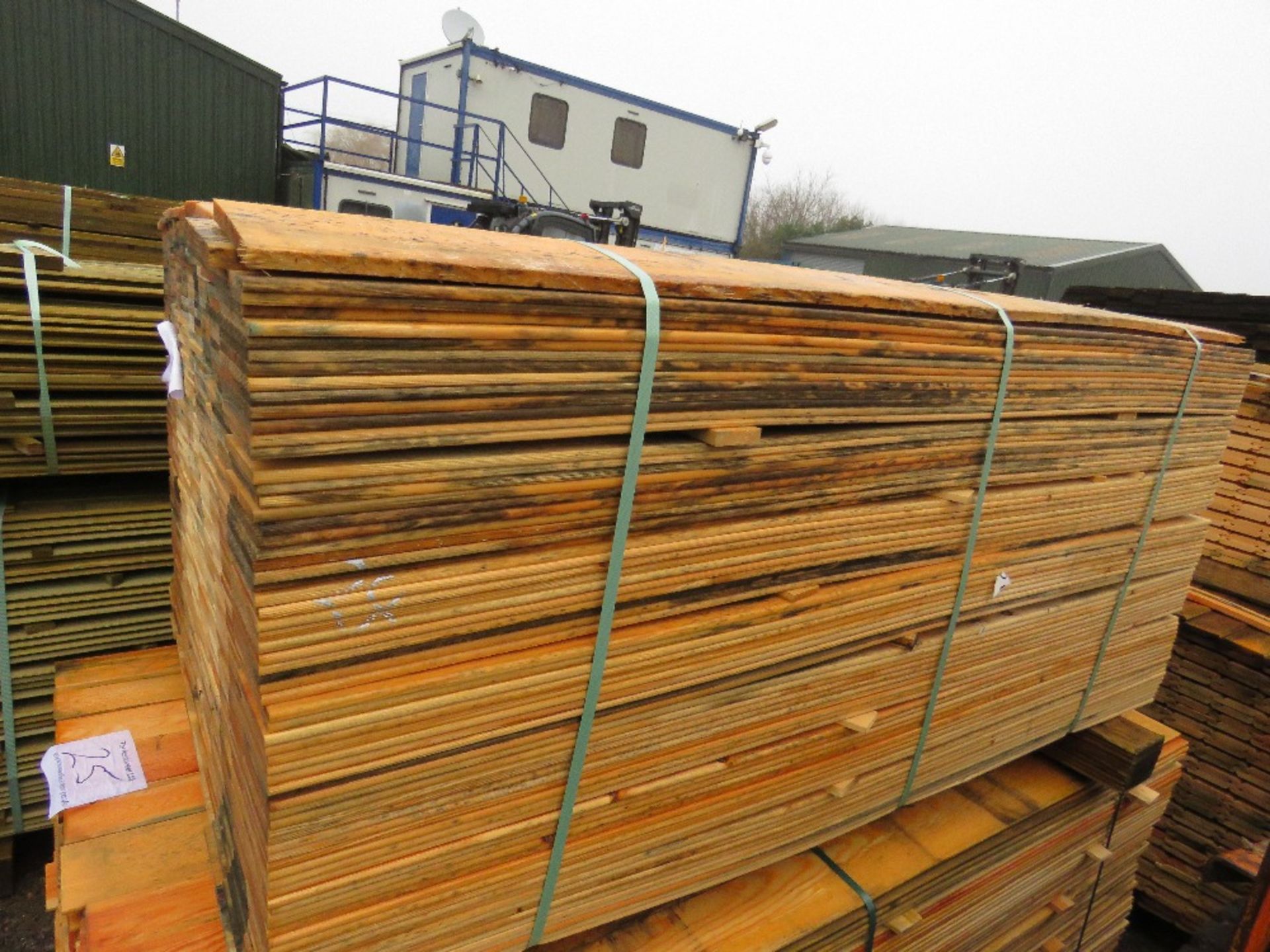 PACK OF UNTREATED MACHINED FLAT FENCE CLADDING BOARDS. 1.44M X 10CM APPROX. - Image 5 of 6