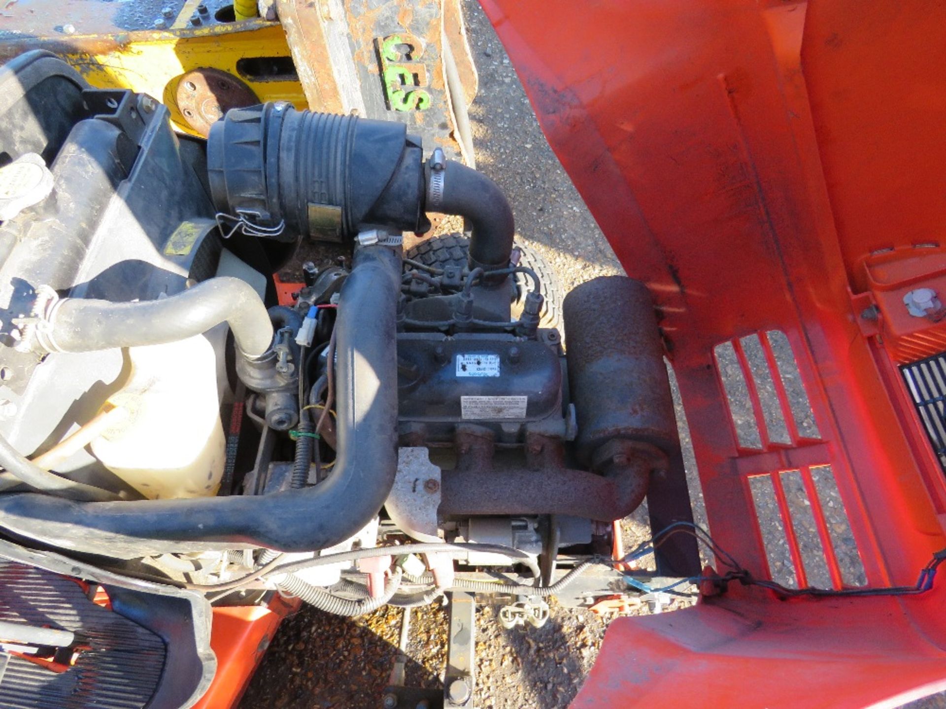 KUBOTA G21 RIDE ON TRACTOR MOWER. YEAR 2004. 1240 REC HRS. SN:10519. WHEN TESTED WAS SEEN TO DRIVE, - Image 6 of 7