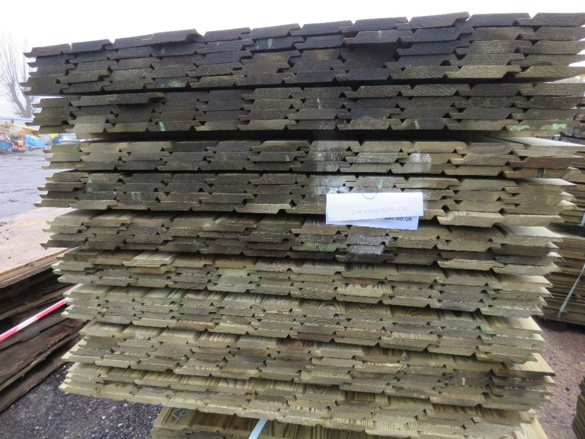 LARGE PACK OF TREATED SHIPLAP FENCE CLADDING TIMBERS. 1.73M X 10CM WIDTH APPROX. - Image 4 of 5