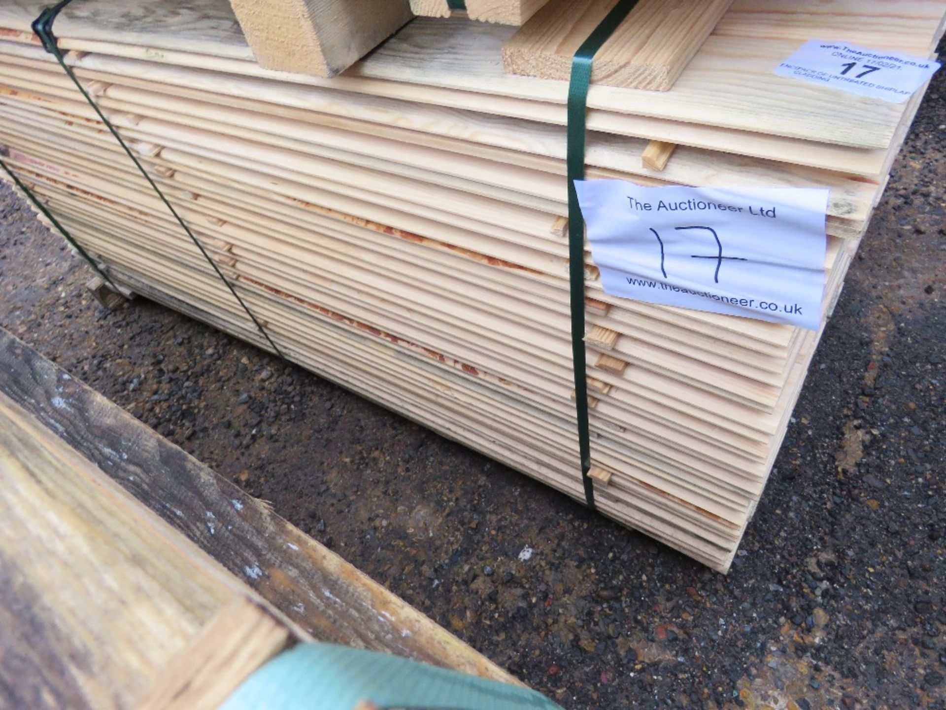 PACK OF UNTREATED SHIPLAP FENCE CLADDING BOARDS. 1.55M X 10CM APPROX. - Image 3 of 5