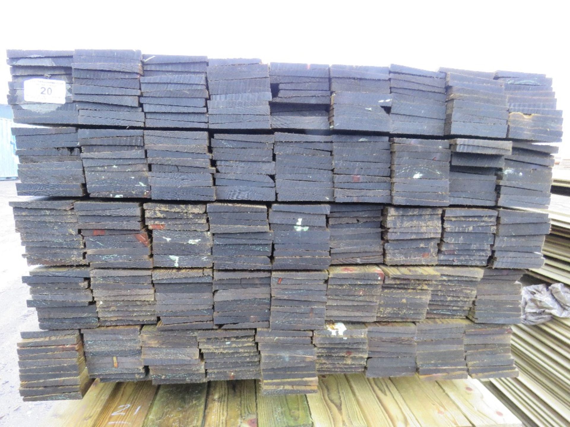 PACK OF TREATED FEATHER EDGE FENCE CLADDING BOARDS. 1.5M X 10CM APPROX. - Image 5 of 5