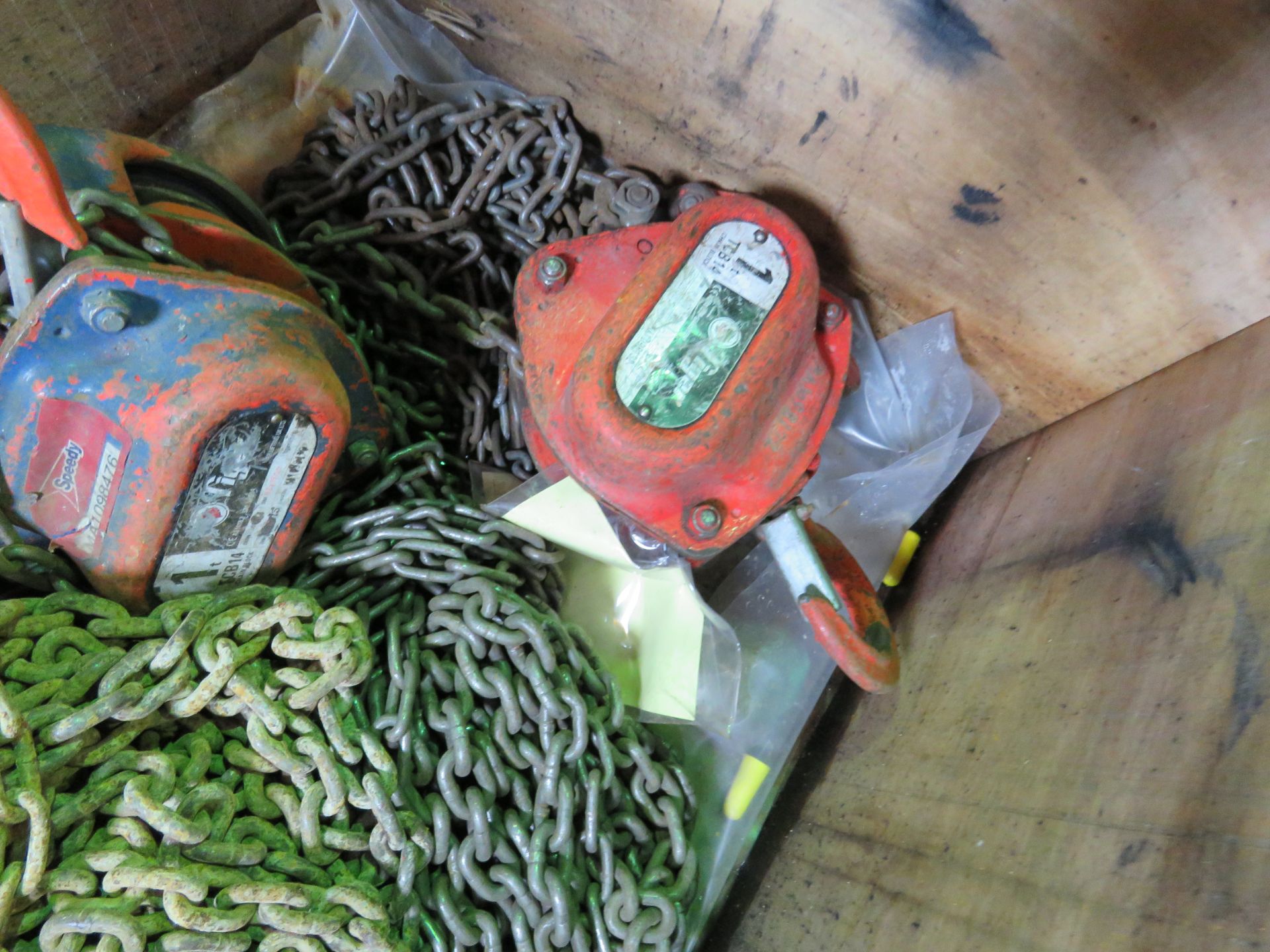 STILLAGE CONTAINING 5 X 1TONNE RATED CHAIN BLOCK AND TACKLES. - Image 3 of 3