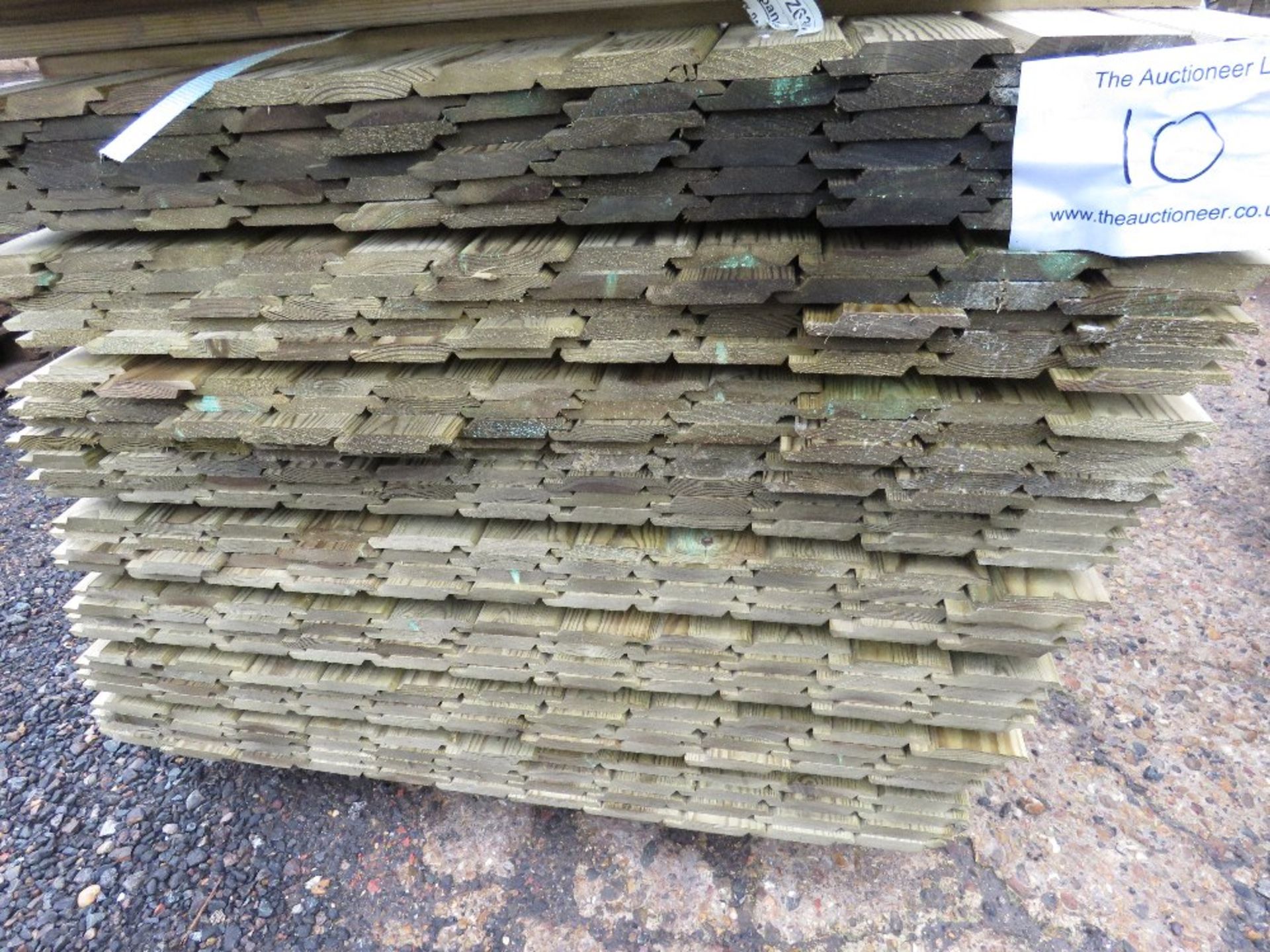 LARGE PACK OF TREATED SHIPLAP FENCE CLADDING TIMBERS. 1.73M X 10CM WIDTH APPROX. - Image 3 of 4