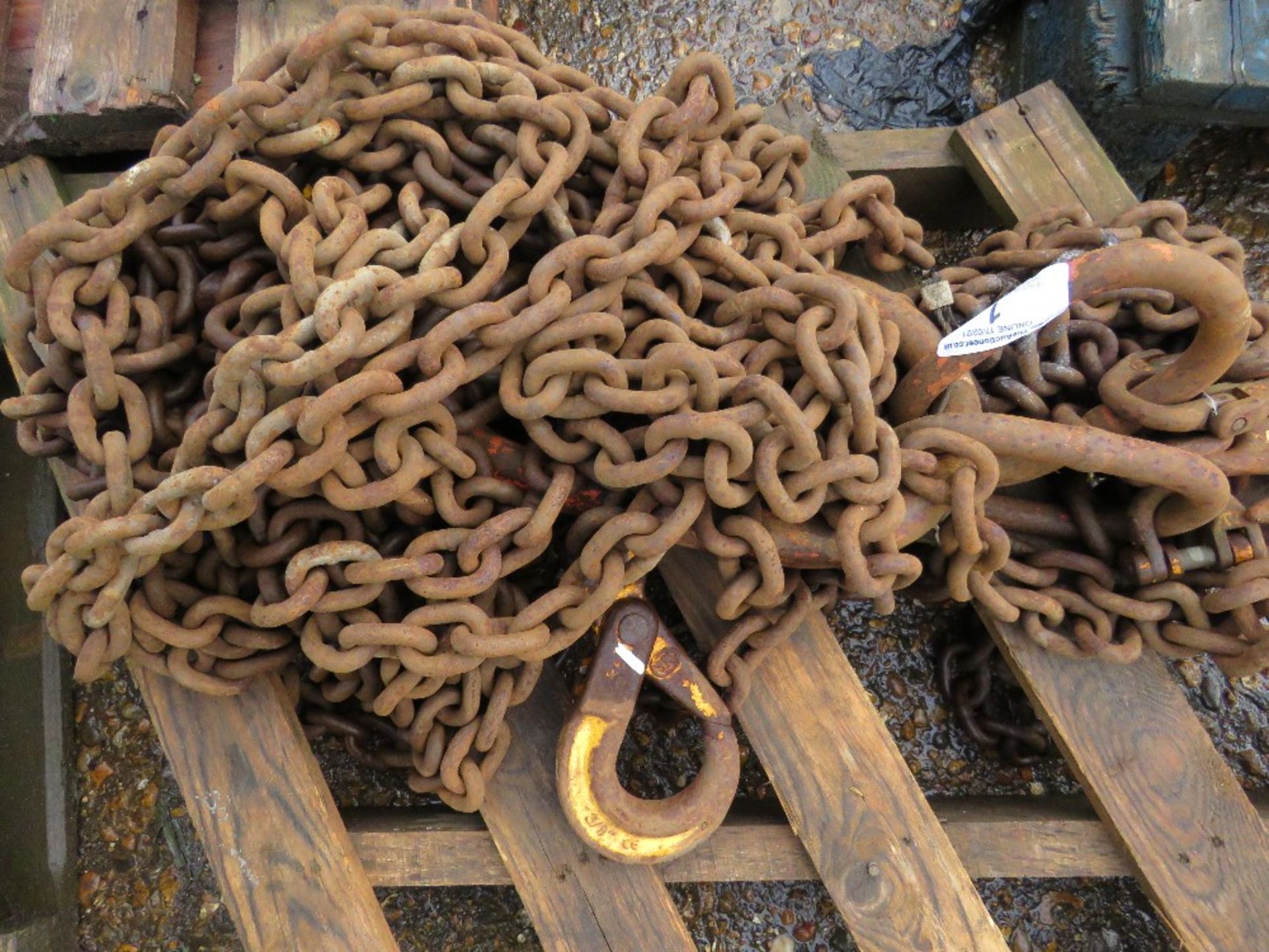 HEAVY DUTY 4 LEGGED LIFTING CHAINS C/W SHORTENERS, UNTESTED. - Image 3 of 4