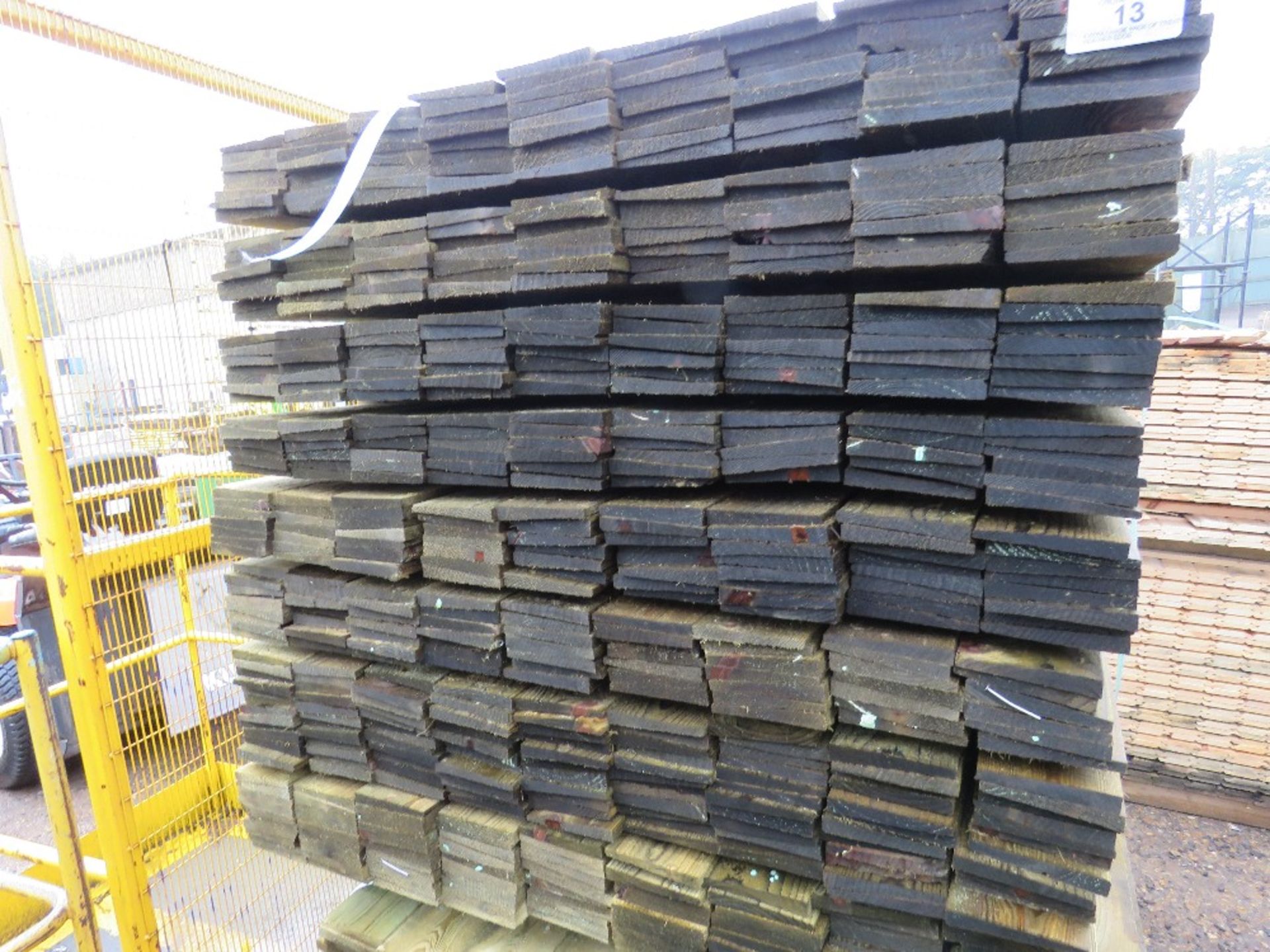 EXTRA LARGE PACK OF TREATED FEATHER EDGE FENCE CLADDING TIMBERS. 1.5M X 10CM WIDTH APPROX. - Image 3 of 5
