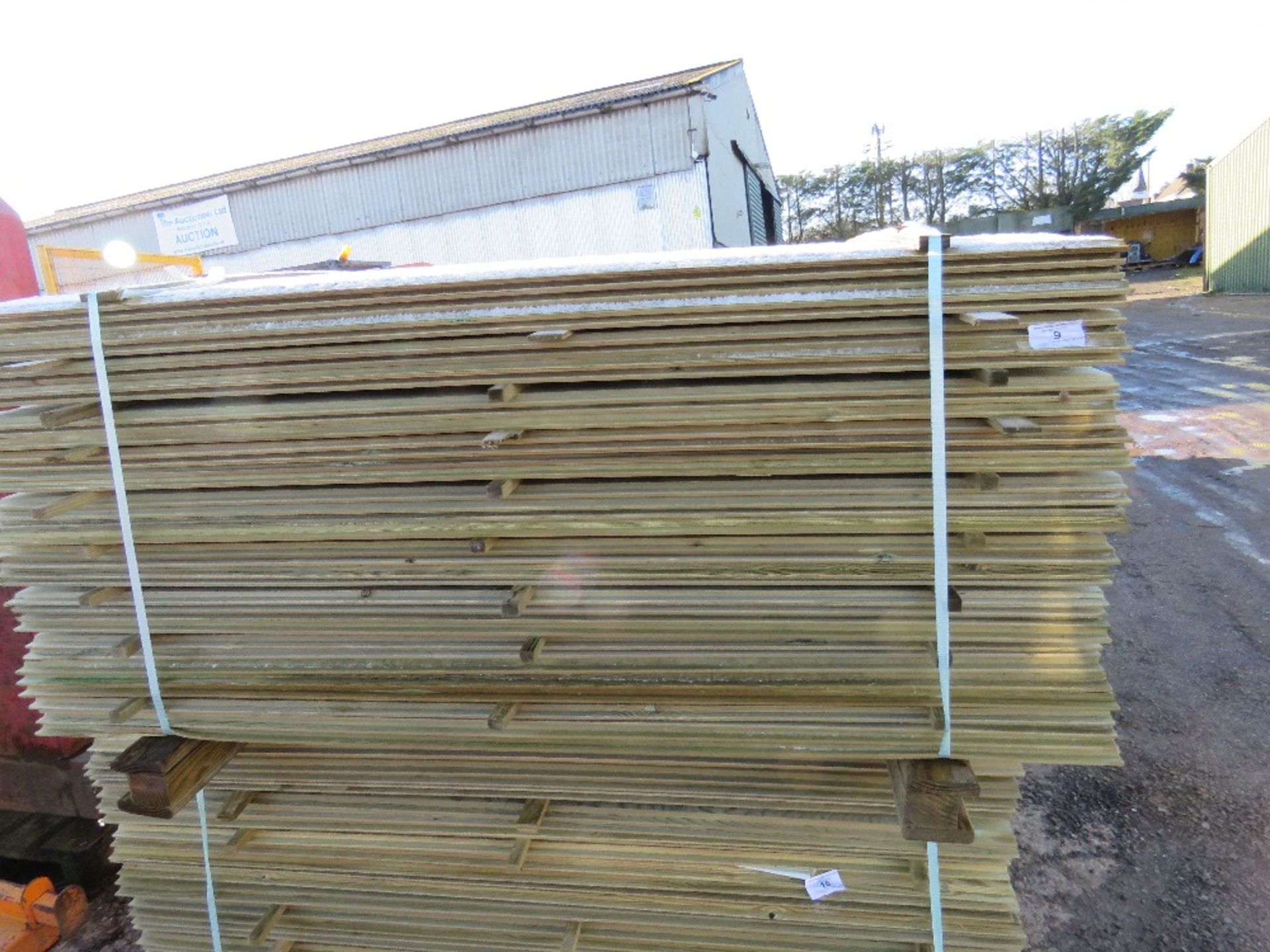 LARGE PACK OF TREATED SHIPLAP FENCE CLADDING TIMBERS. 1.73M X 10CM WIDTH APPROX. - Image 2 of 5