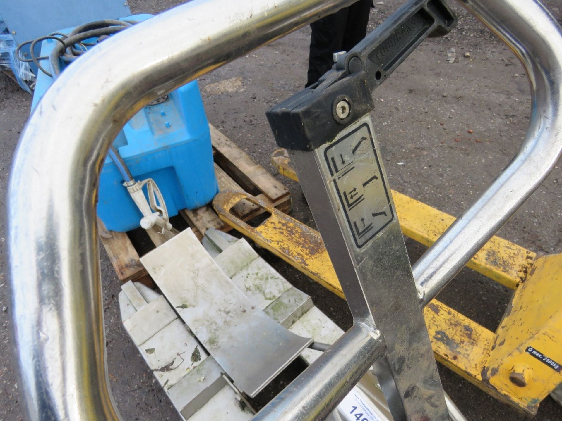 LOGITRANS STAINLESS STEEL BARREL TRUCK. WHEN TESTED WAS SEEN TO LIFT AND LOWER. - Image 3 of 4