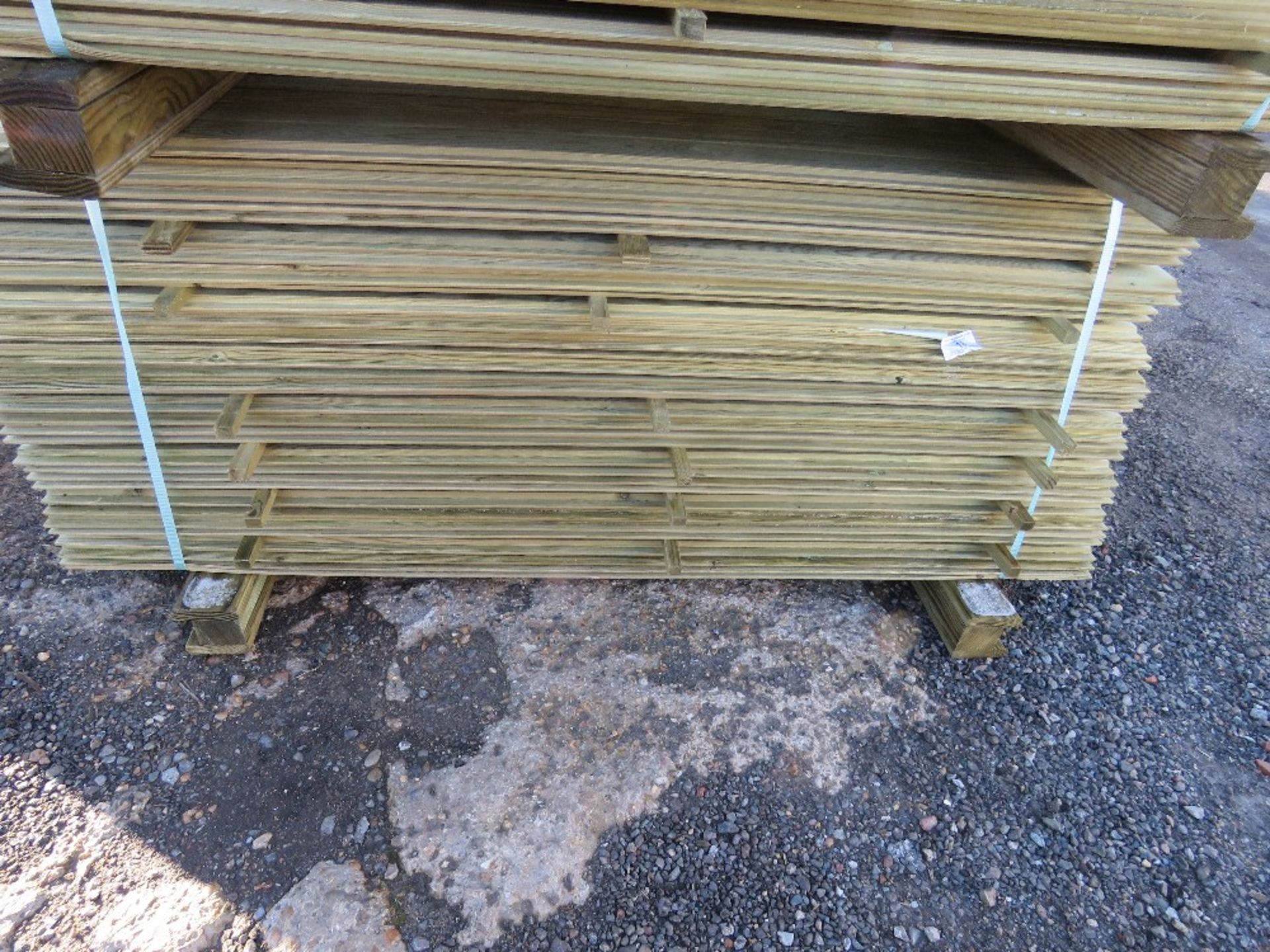 LARGE PACK OF TREATED SHIPLAP FENCE CLADDING TIMBERS. 1.73M X 10CM WIDTH APPROX. - Image 2 of 4