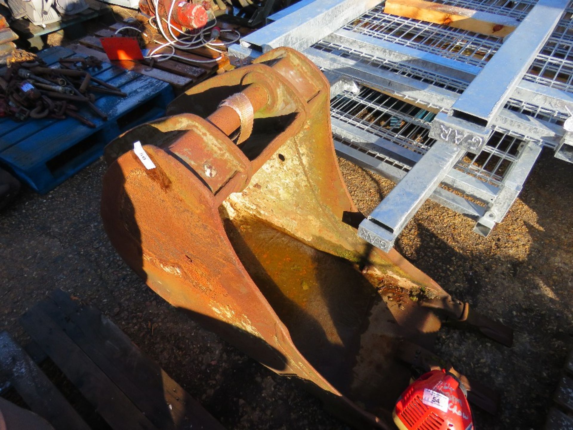 EXCAVATOR BUCKET, 2FT WIDTH APPROX. - Image 2 of 2