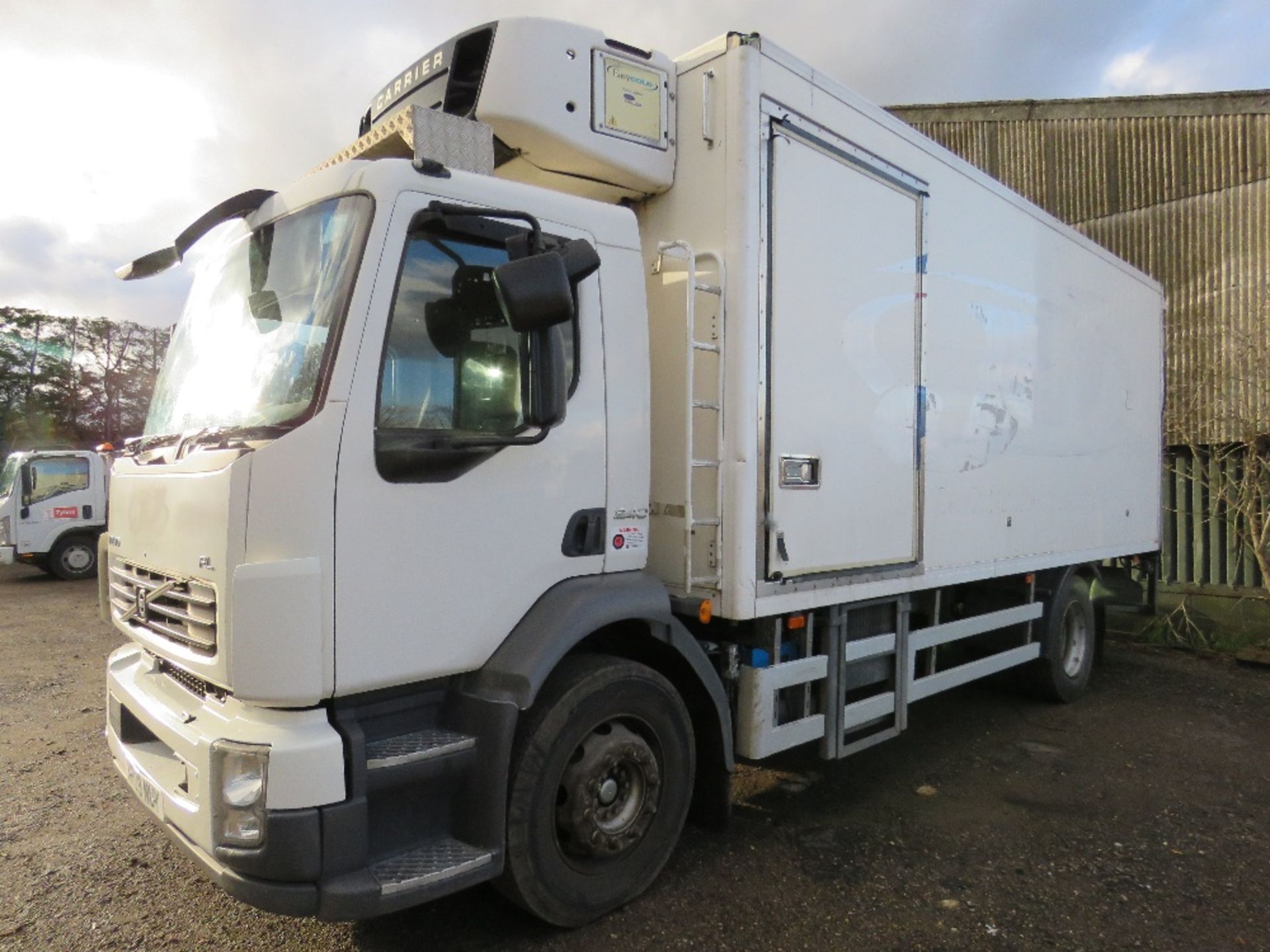 VOLVO FL FRIDGE LORRY REG:KP09 NUY. TEST UNTIL 31/03/2021. SOLOMON BODY AND CARRIER FRIDGE UNIT. WHE - Image 2 of 12