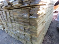 LARGE PACK OF FEATHER EDGE TIMBER FENCE CLADDING. 1.80M LENGTH X 10.5CM WIDTH APPROX.