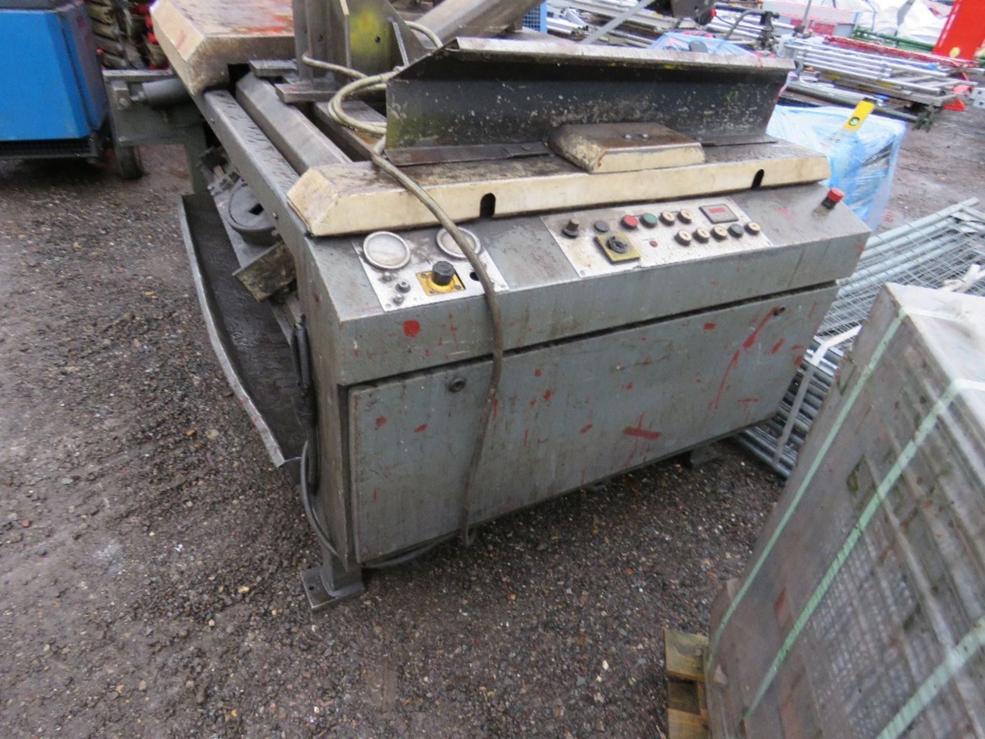 BAUER HYDRAULIC TILTING BANDSAW TABLE. - Image 4 of 6