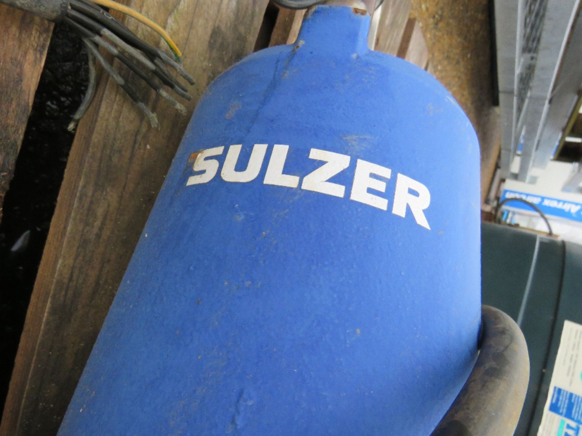 LARGE SIZED SUBMERSIBLE WATER PUMP. - Image 2 of 5