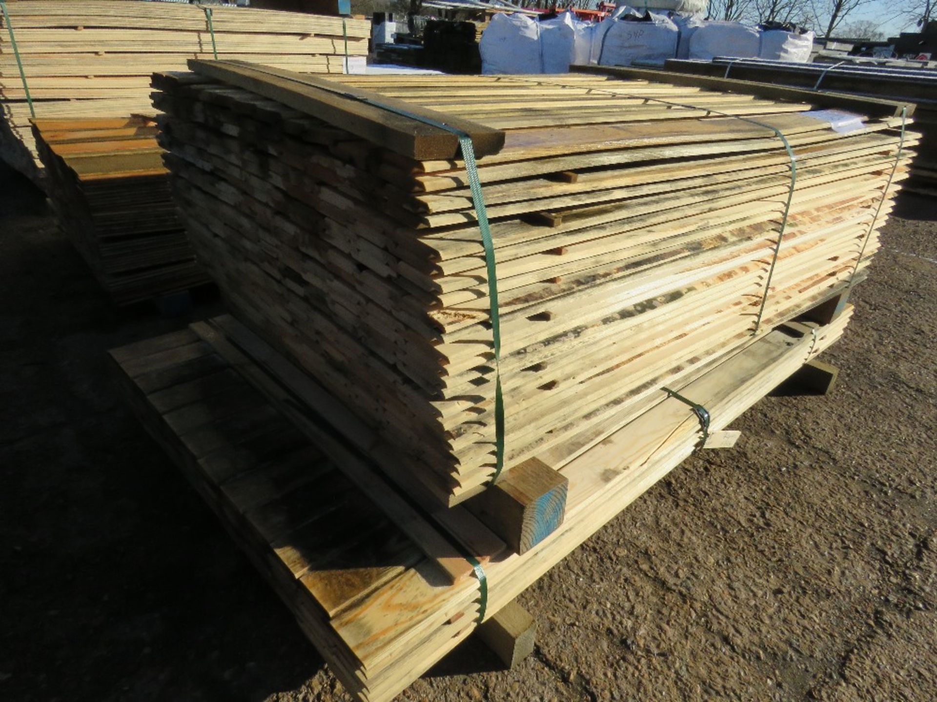 2X PACKS OF UNTREATED SHIPLAP TIMBER FENCE CLADDING. 1.43M -1.73M LENGTH X 10CM WIDTH APPROX. - Image 2 of 5