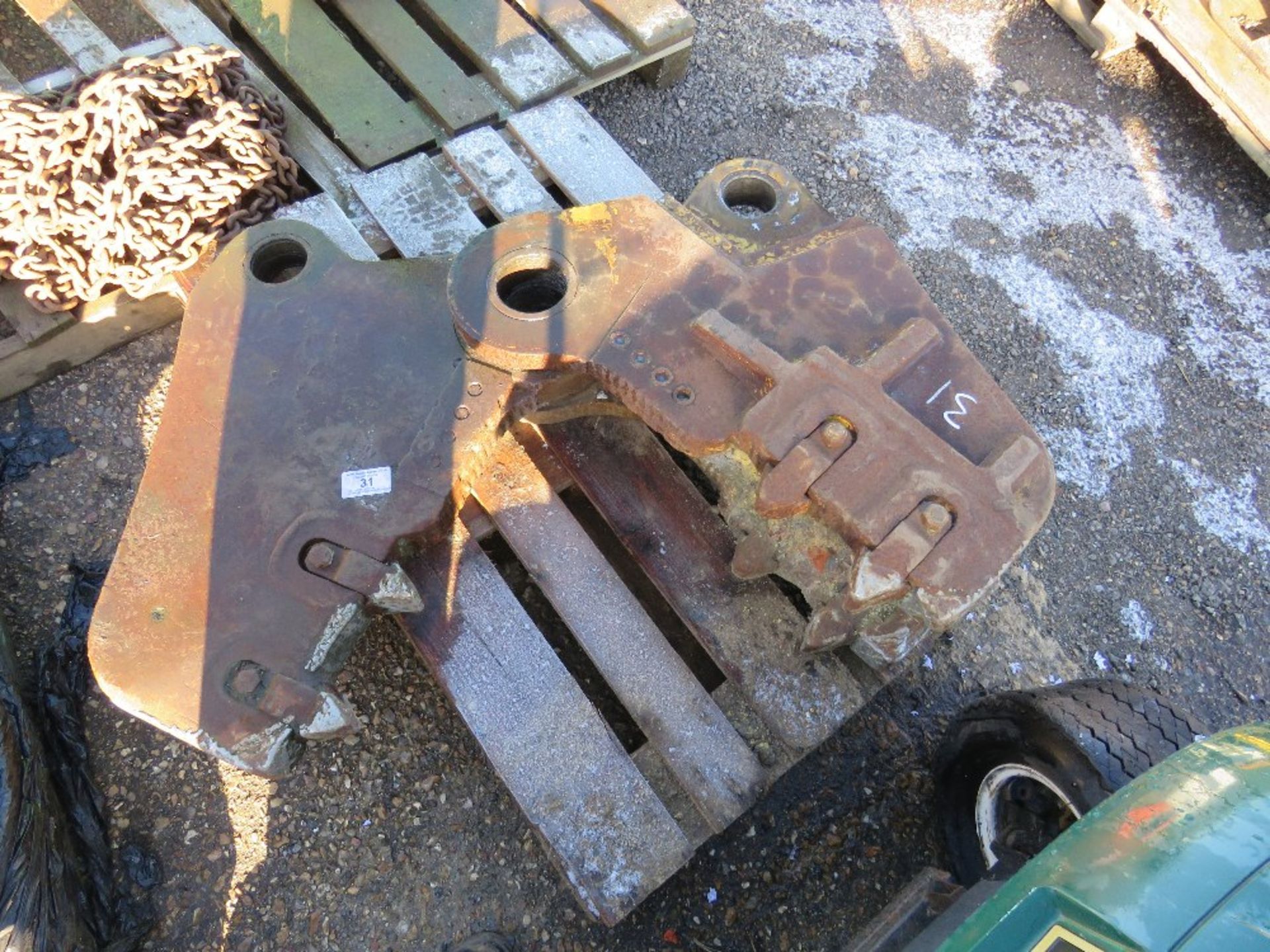 SET OF EXCAVATOR MUNCHER/CRUSHER TOOTHED JAWS.