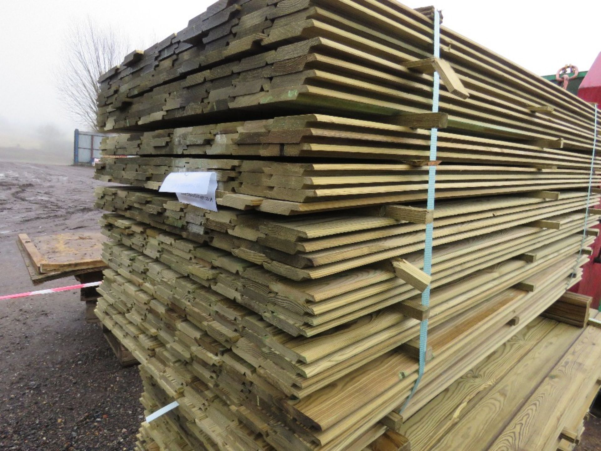 LARGE PACK OF TREATED SHIPLAP FENCE CLADDING TIMBERS. 1.73M X 10CM WIDTH APPROX. - Image 3 of 5