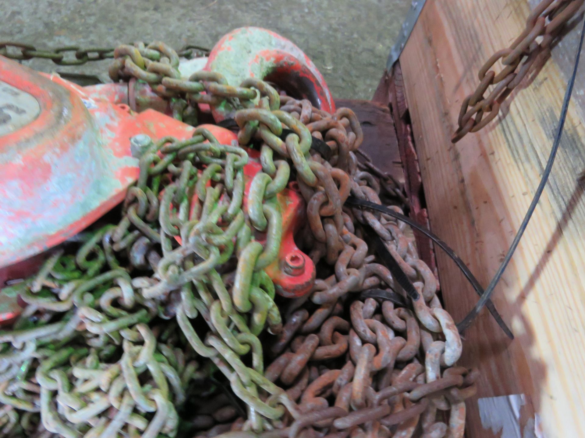 PALLET CONTAINING 3 X 5 TONNE RATED CHAIN HOIST BLOCK AND TACKLES. - Image 4 of 4