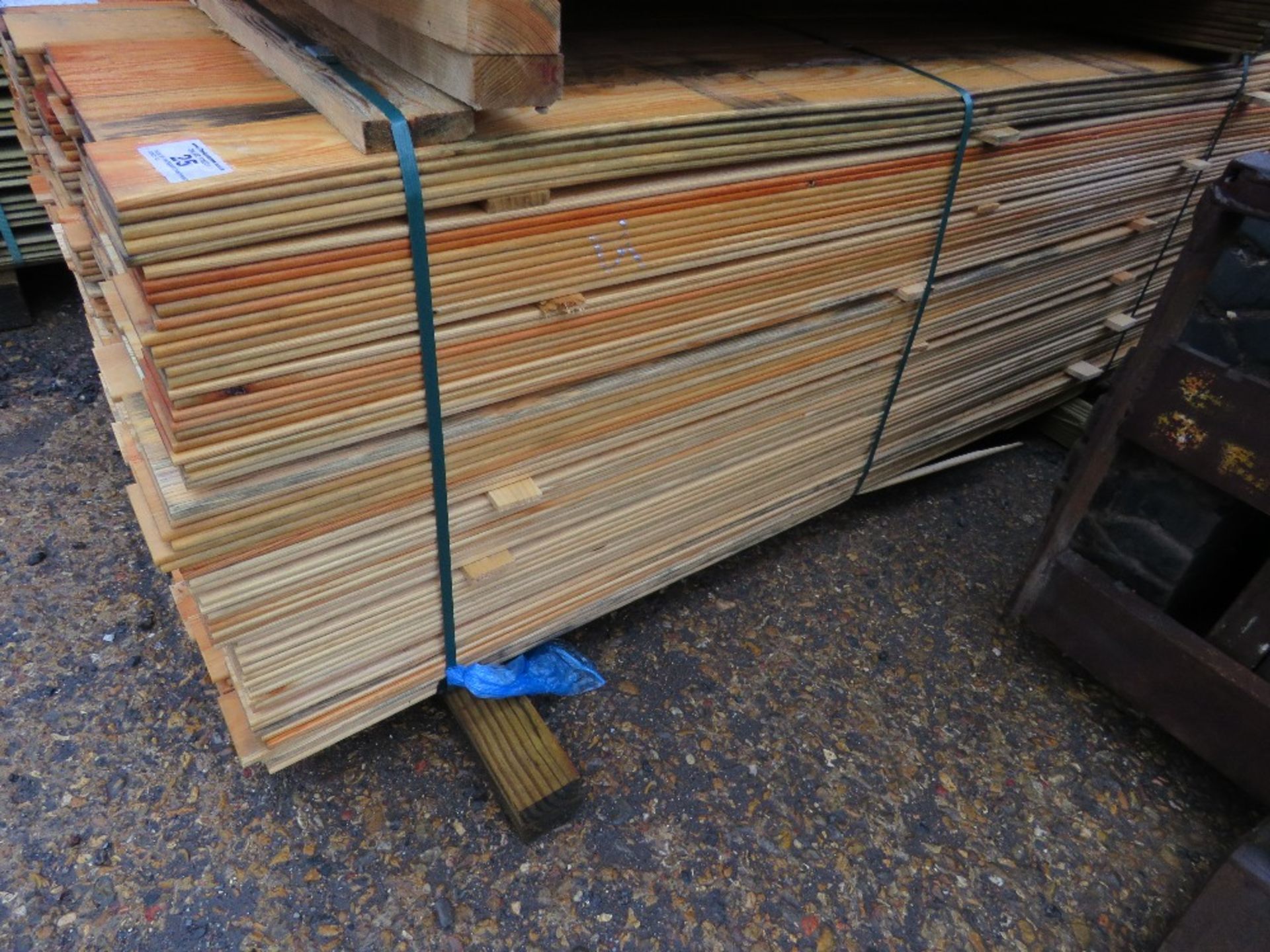 PACK OF UNTREATED MACHINED FLAT FENCE CLADDING BOARDS. 1.74M X 10CM APPROX. - Image 3 of 5