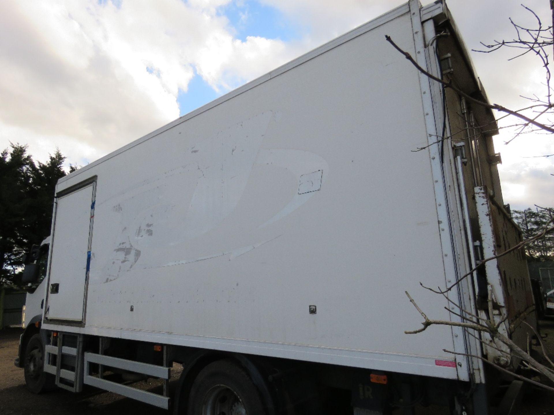 VOLVO FL FRIDGE LORRY REG:KP09 NUY. TEST UNTIL 31/03/2021. SOLOMON BODY AND CARRIER FRIDGE UNIT. WHE - Image 4 of 12