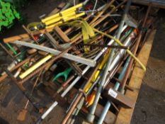 LARGE PALLET OF ASSORTED HAND TOOLS.