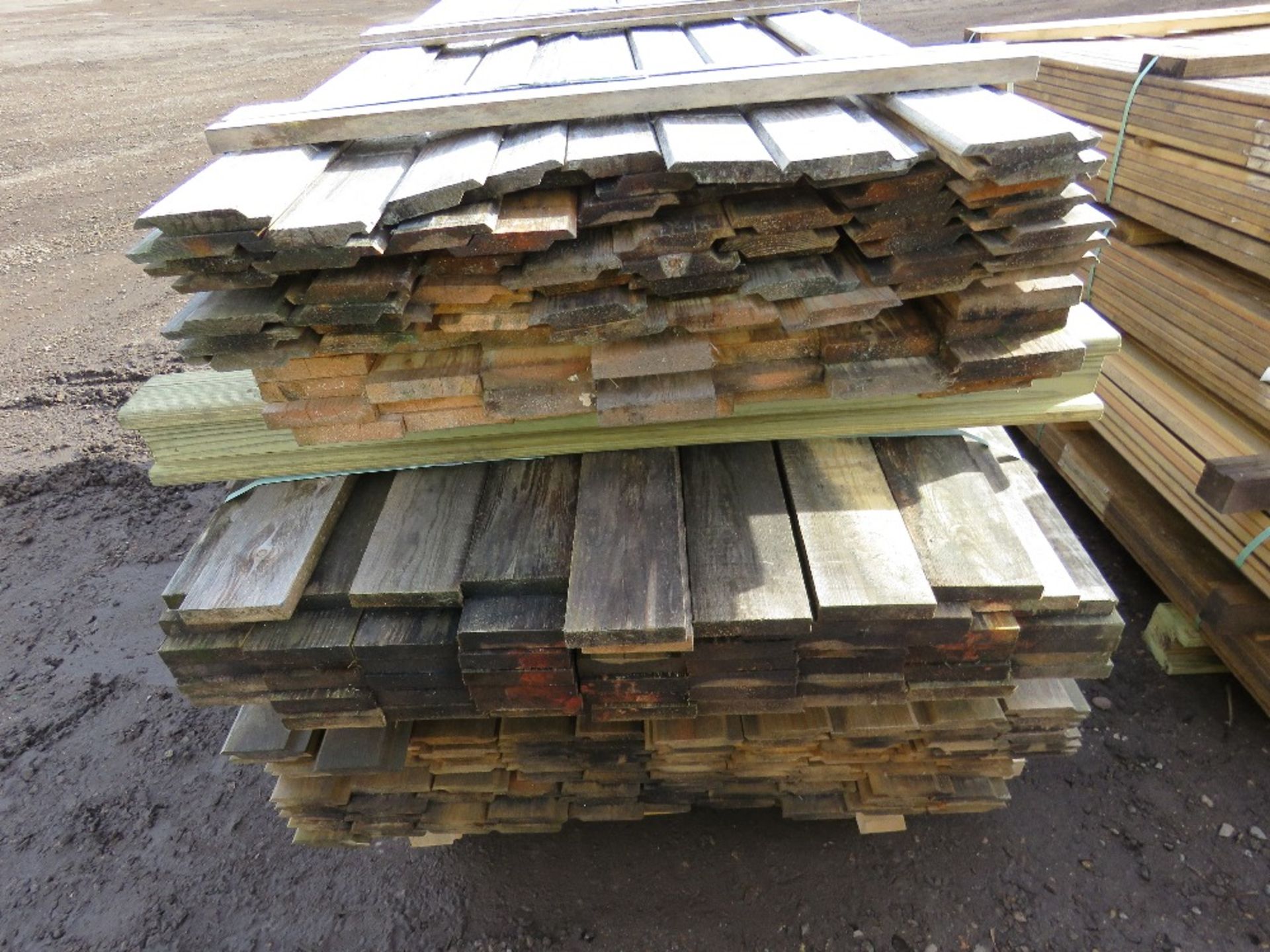 STACK OF ASSORTED SHIPLAP AND FLAT CLADDING TIMBER BOARDS 1.75-1.84M APPROX. - Image 4 of 4