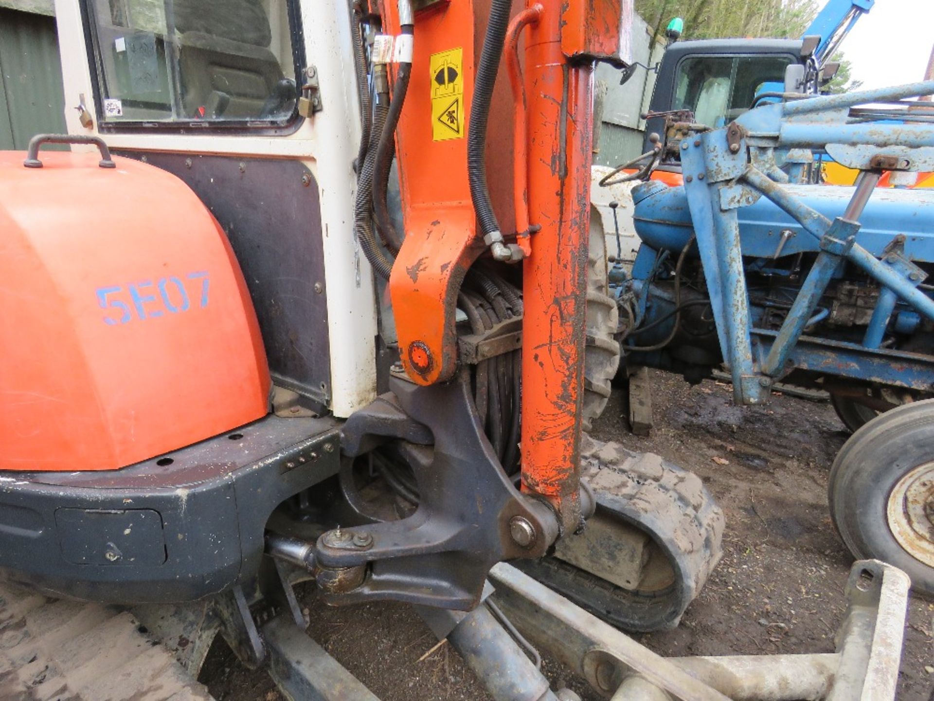 KUBOTA KX161-3a 5 TONNE RUBBER TRACKED EXCAVATOR, YEAR 2007 . SHOWING 718 REC HOURS??. CAB GUARDS. - Image 6 of 13