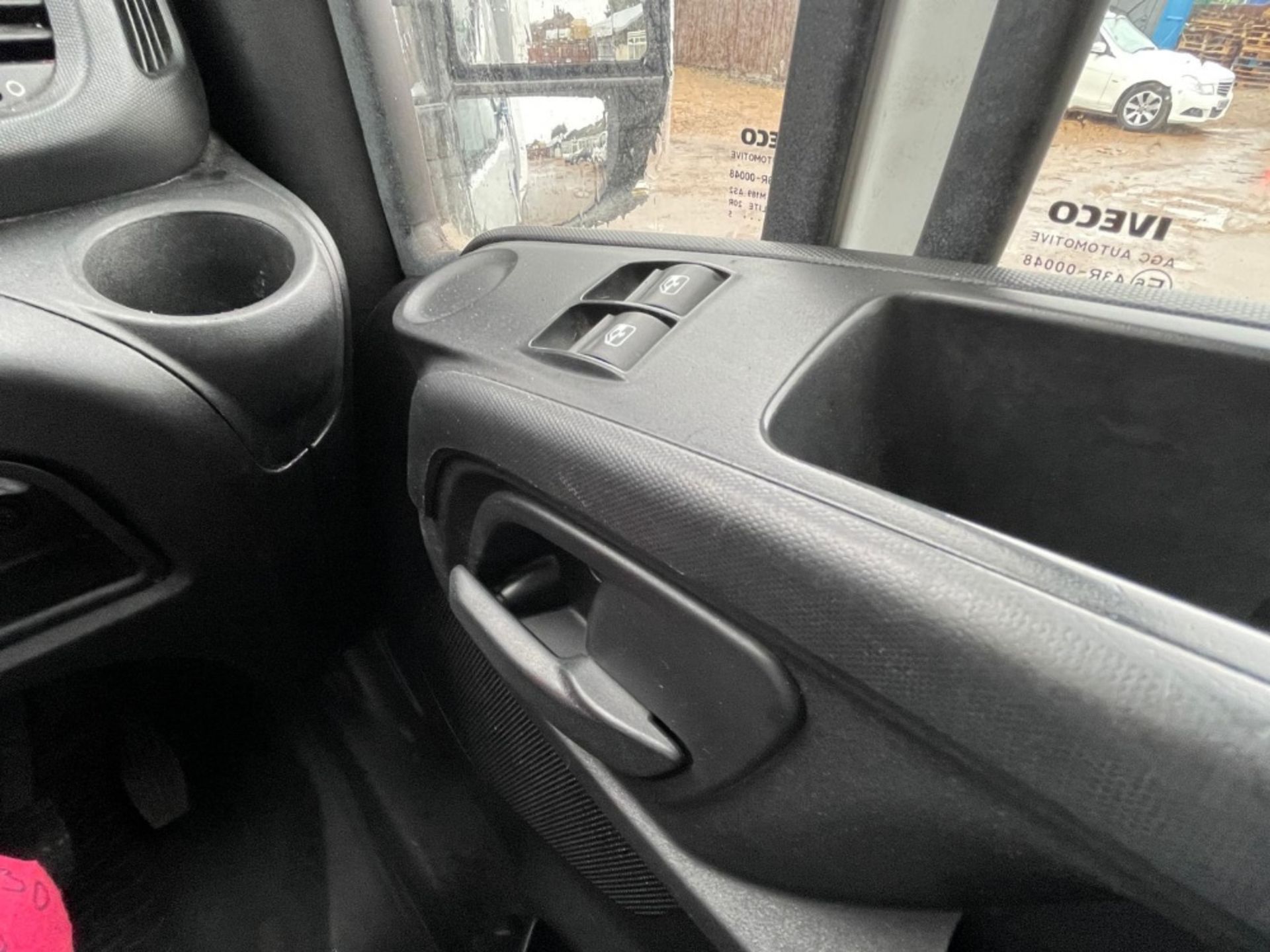 IVECO CONTROLLED TEMPERATURE DELIVERY BOX VAN REG:BP15 WBD. AUTOMATIC GEARBOX. WITH V5. - Image 7 of 17