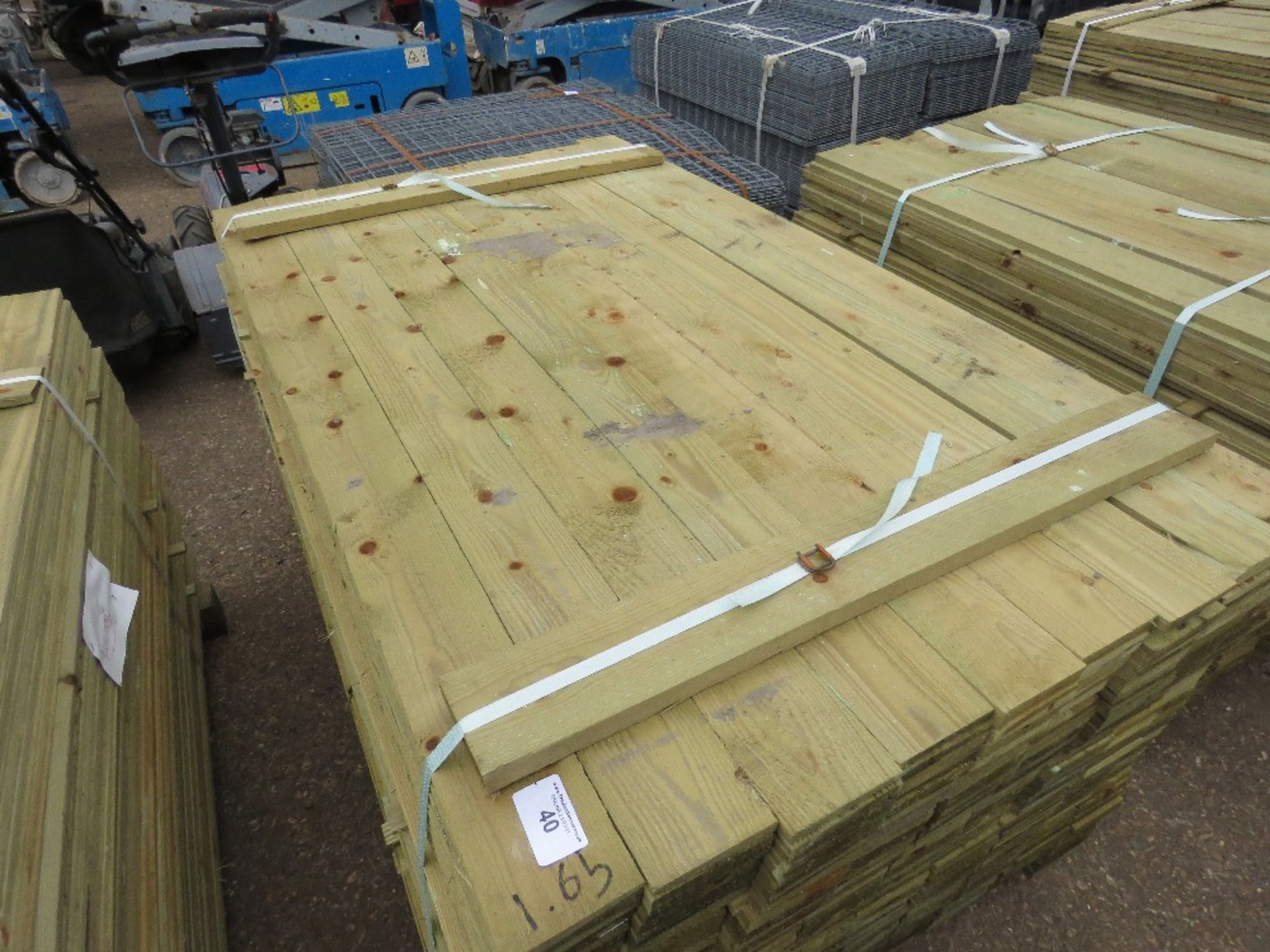 LARGE PACK OF TREATED FEATHER EDGE FENCE CLADDING TIMBER, 1.65M LENGTH X 10CM APPROX.