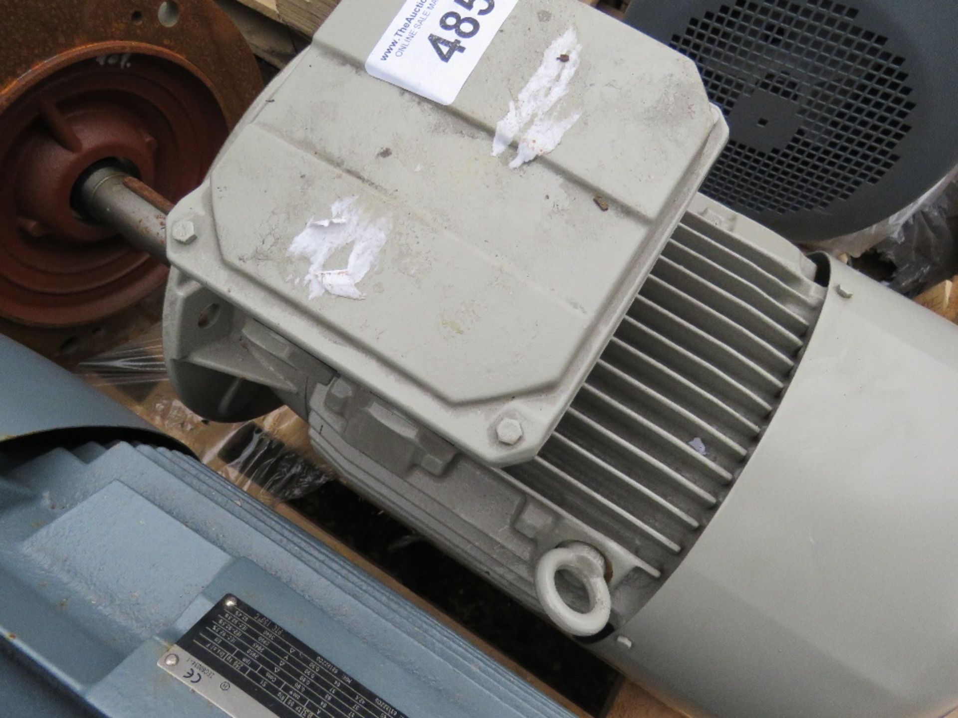 1 X INDUSTRIAL 7.5KW RATED ELECTRIC MOTOR, SOURCED FROM DEPOT CLEARANCE. - Image 2 of 2
